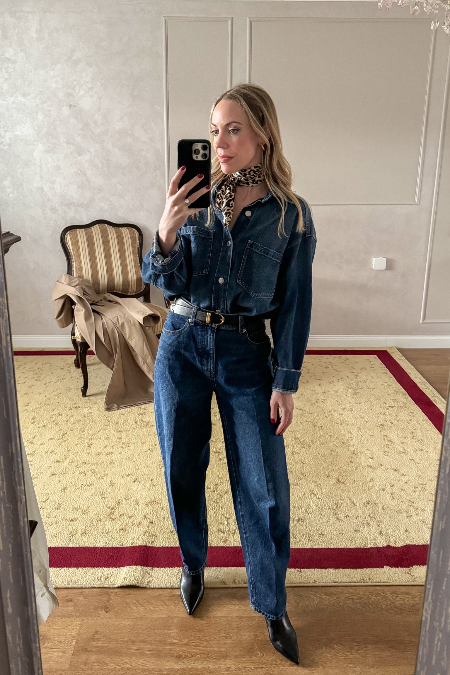 All denim outfit, denim on denim, leopard print scarf, dark denim fall trend

#LTKStyleTip #LTKOver40 #LTKFindsUnder100