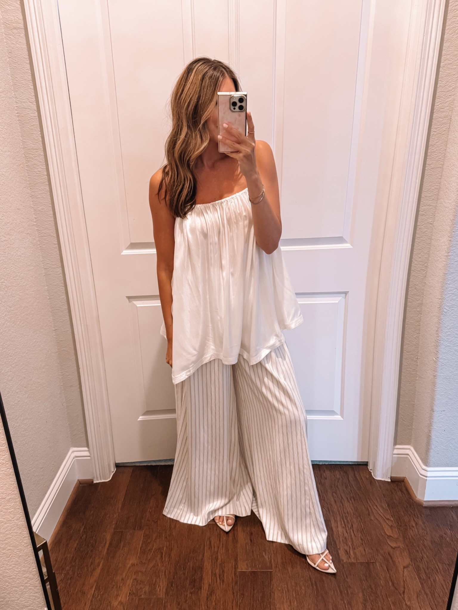 Small in top, size 2 in pants