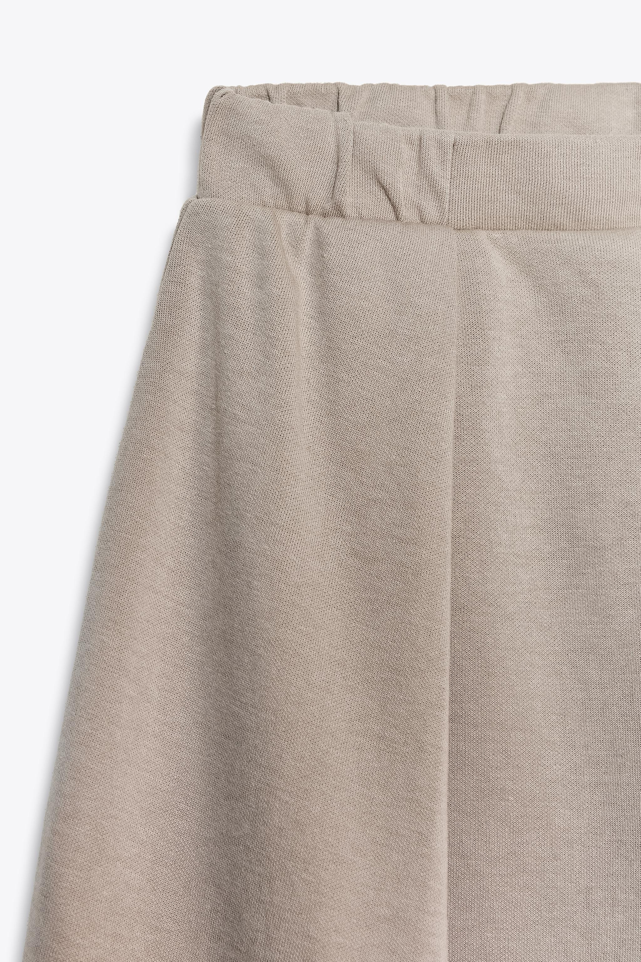 Wide-leg trousers made from soft, opaque and compact stretch knit fabric. Featuring a mid-rise el... | Zara UK