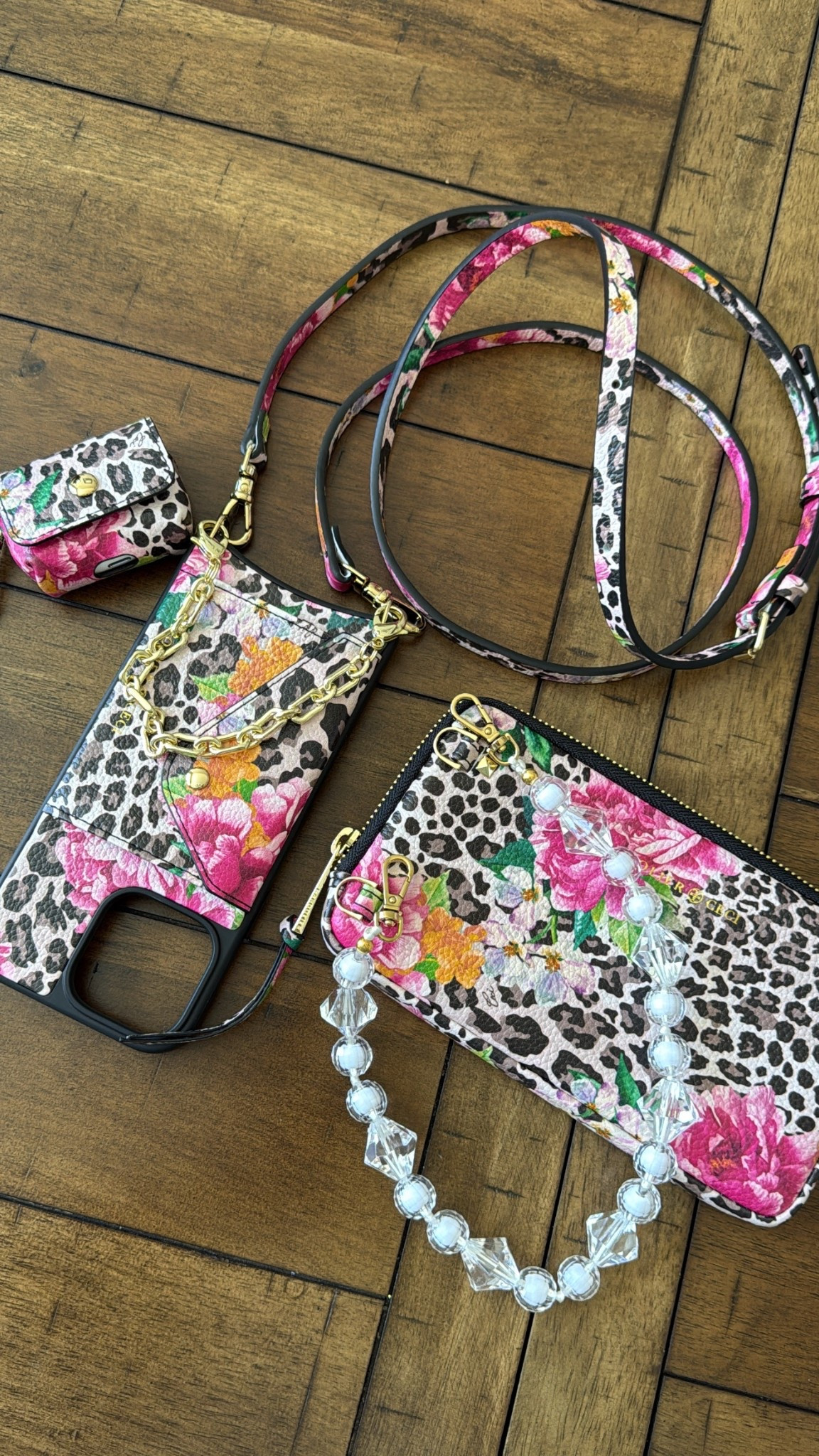 The cutest phone case with attachable accessories🤩💖

Phone case comes with both gold wristlet chain and long strap. 

Separate: pouch that can attach to strap! Earbud case that can attach to strap! Cutie crystal wristlet!

#LTKSummerEdit #LTKTravel #LTKItBag