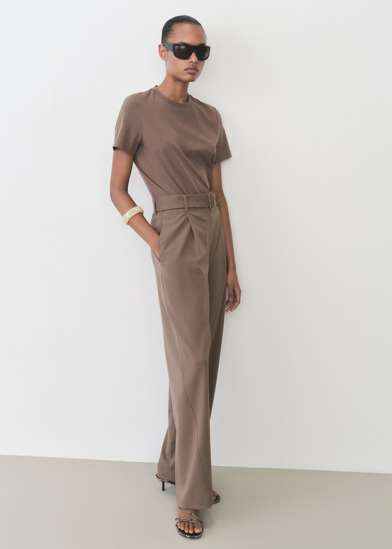 Belt straight-fit trousers | MANGO (UK)