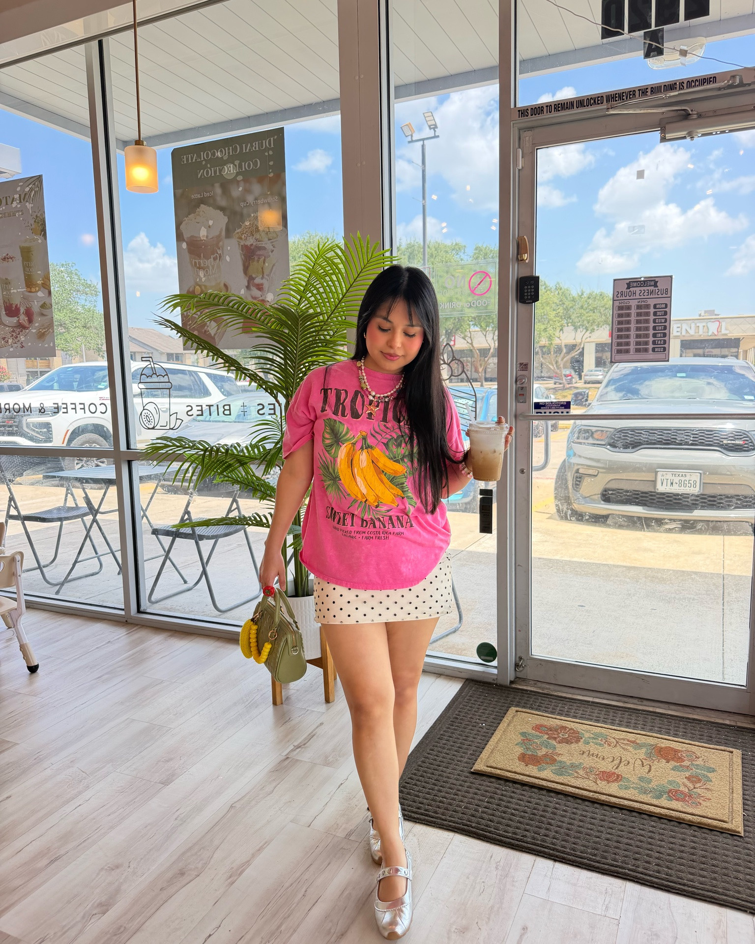 Its bananas out hereeeee 🍌🍌🍌
My exact t shirt is older from walmart and i cant find it so i linked similar same with bag !

#LTKgrwm #LTKPetite #LTKootd