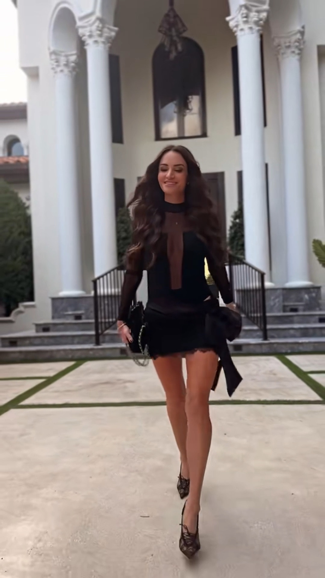 Being in your 40s feels like a fresh start—and honestly, it’s where everything starts to add up. The small things you once overlooked? They become the things that change everything.

Here are my non-negotiables in this season:

• Consistent skincare + quality products + SPF always
• Vitamins + peptides that actually support you
• Going to bed early (sleep is underrated)
• Cold plunge + sauna rituals
• Lifting weights > everything
• Moving my body (yes, even when I don’t feel like it)
• Prepping protein so I don’t snack on nonsense

This is the era of intention. The era of choosing what actually serves you.
Linking a few of my favorite beauty hacks in my 40s ￼