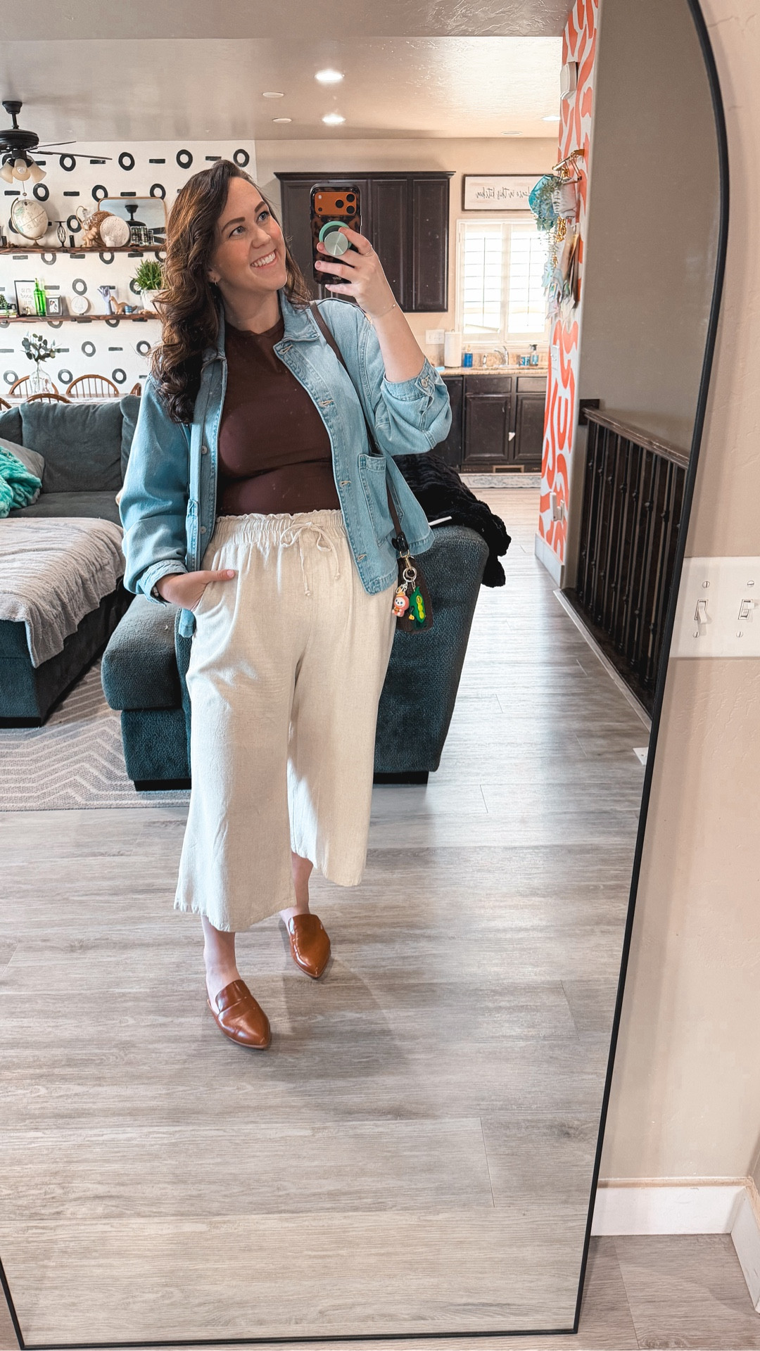 Outfits don’t need to be tighter… they need balance.

Loose bottoms + a more fitted top = instantly more put together without sacrificing comfort 🤌🏼

I’m not gatekeeping this one anymore 😂

Shirt XXL 
Pants XXL
Jacket XL

Size 14/16 | L/XL | 5’9

#workingmomstyle #midsizestyle #everydayoutfit #corporatebutcomfy #realoutfits

#LTKWorkwear #LTKMidsize #LTKTall
