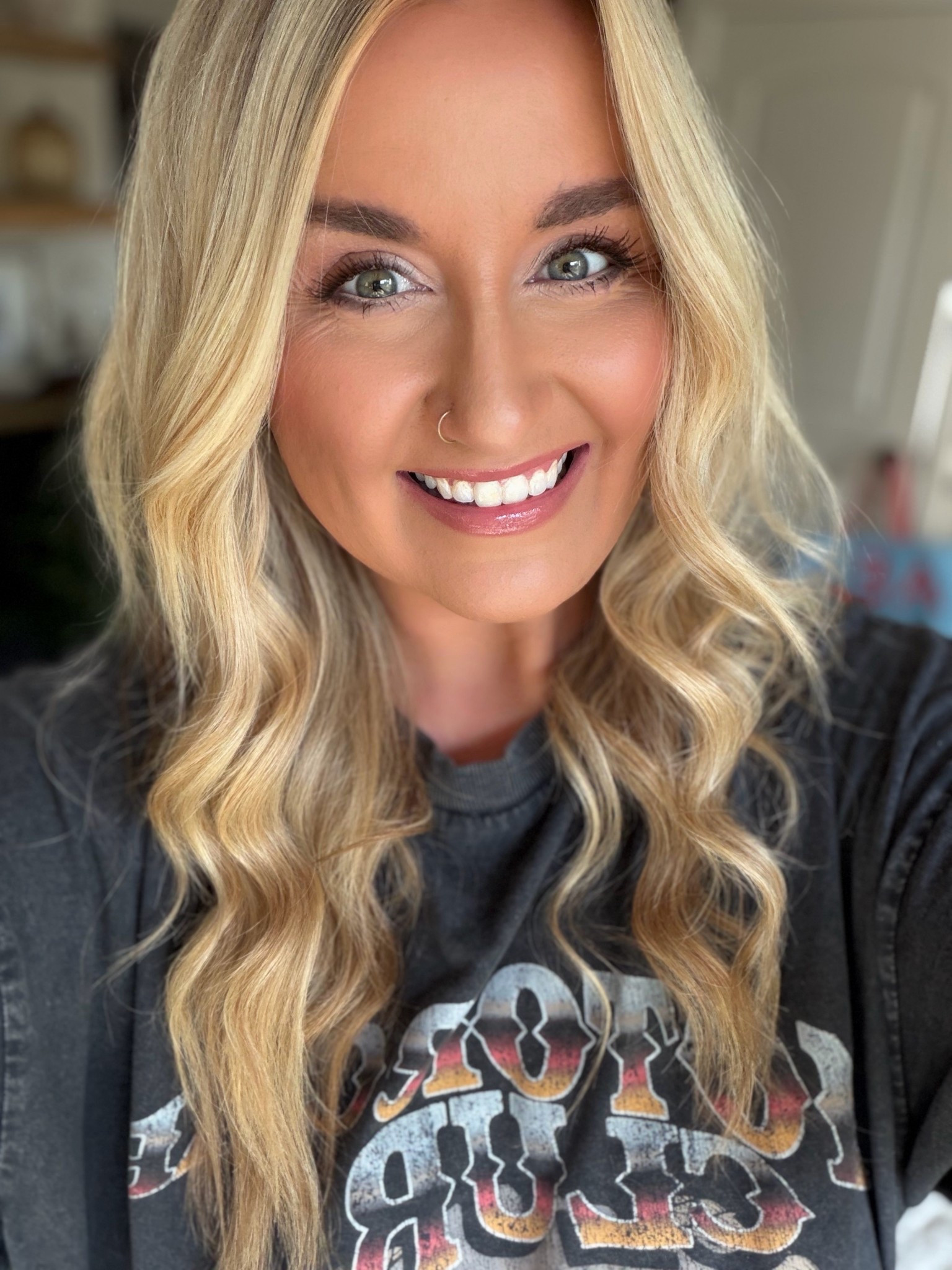 Shade lavender in under eye powder
Shade soft pink in lip liner
Shade sheer iris in lip vinyl
Shade brown in mascaraa