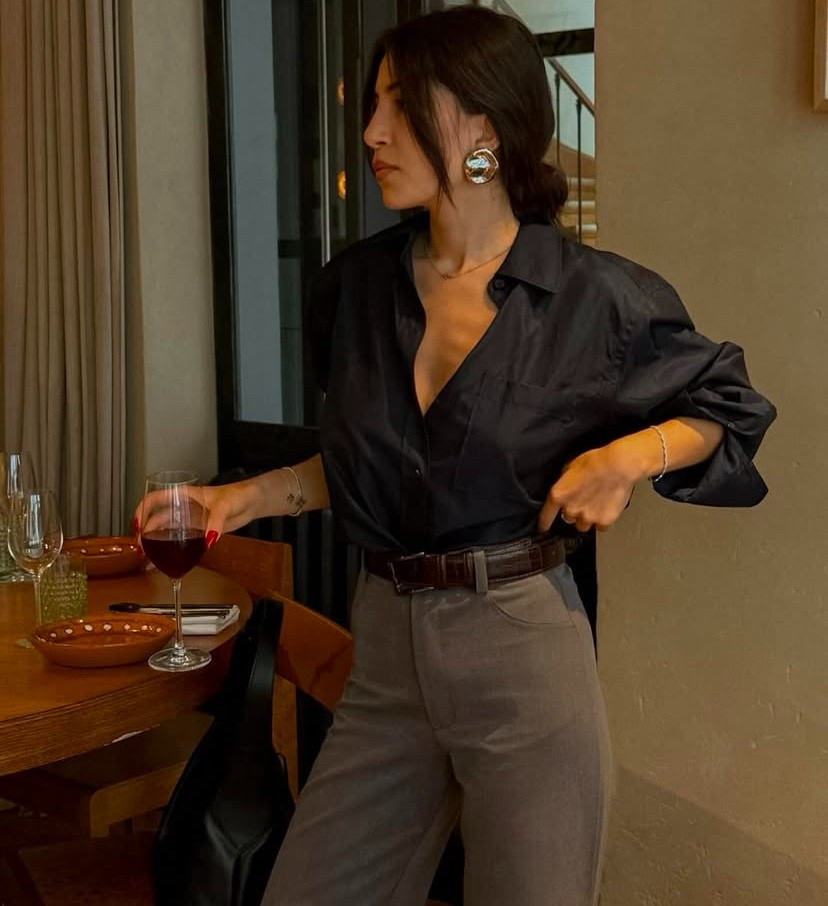 Black silk  shirt 
Dark brown belt
Gray /acid wash pants 
Chunky silver earrings 

#LTKStyleTip #LTKSaleAlert #LTKPetite