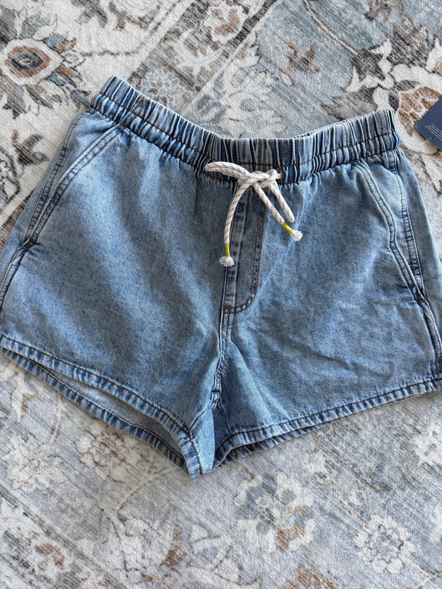@Target $25 denim shorts 👏🏼 love the tie

#LTKootd #LTKmomlife