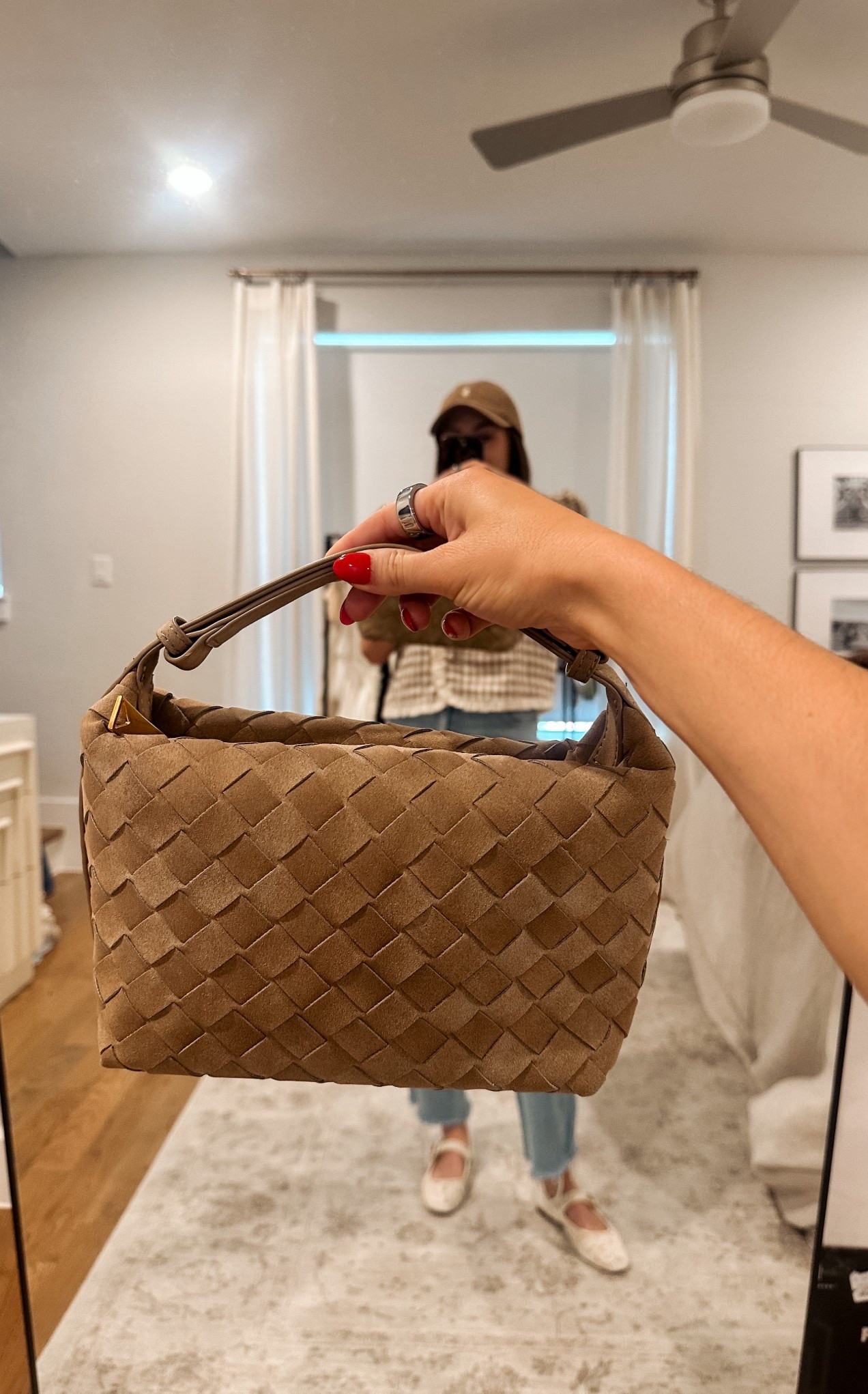 Designer look a like handbag from Amazon 👜 Great quality - such a cute suede bag to elevate your fall / winter outfits! 


Amazon finds under $50, Suede woven beige purse, top handle bag 

#LTKSeasonal #LTKFindsUnder50 #LTKItBag