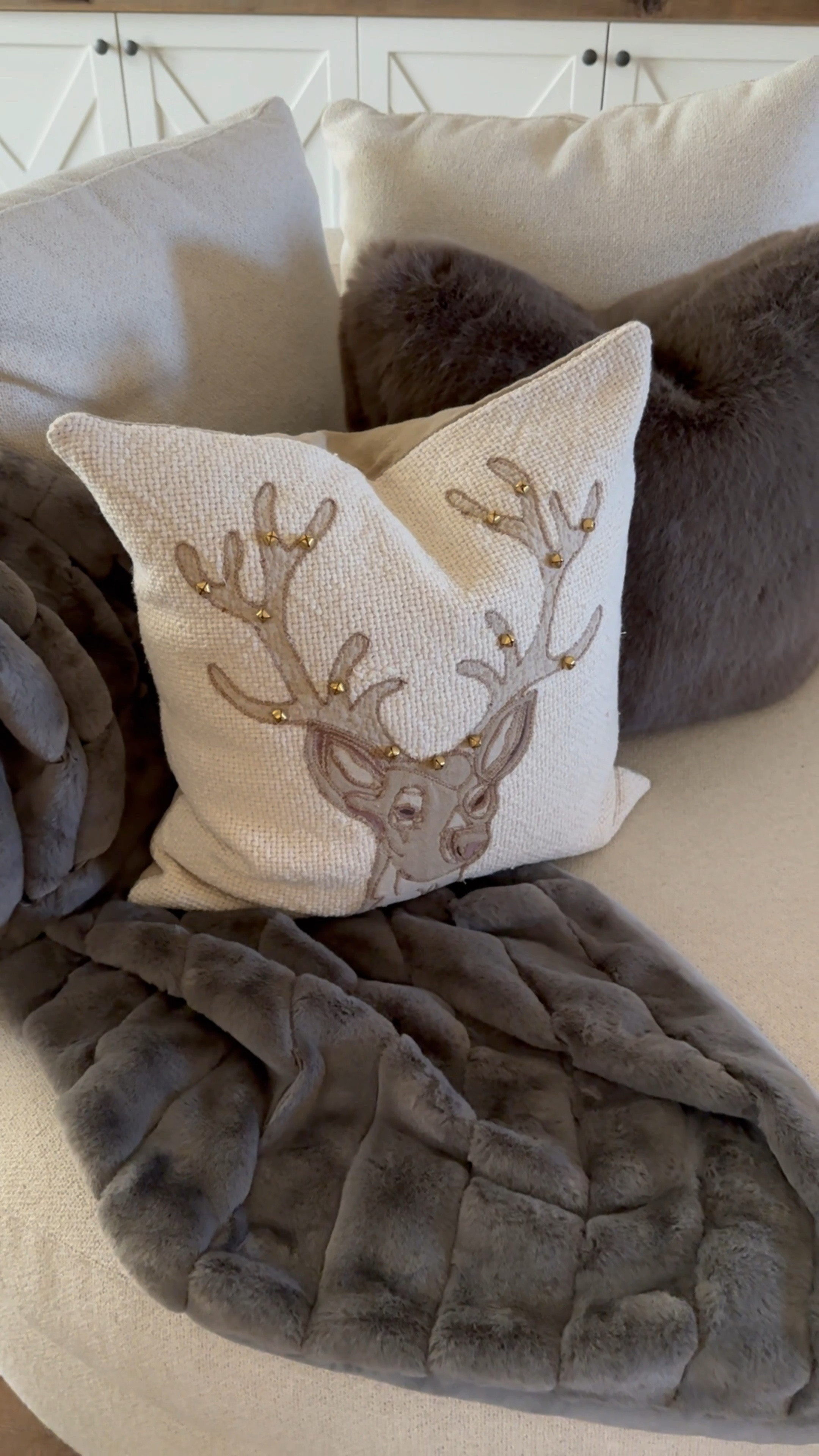 Holiday Living room
Holiday Shelf Styling
Holiday Home
Swivel chair
Cozy throws
Pottery Barn

#LTKHoliday #LTKHome #LTKStyleTip