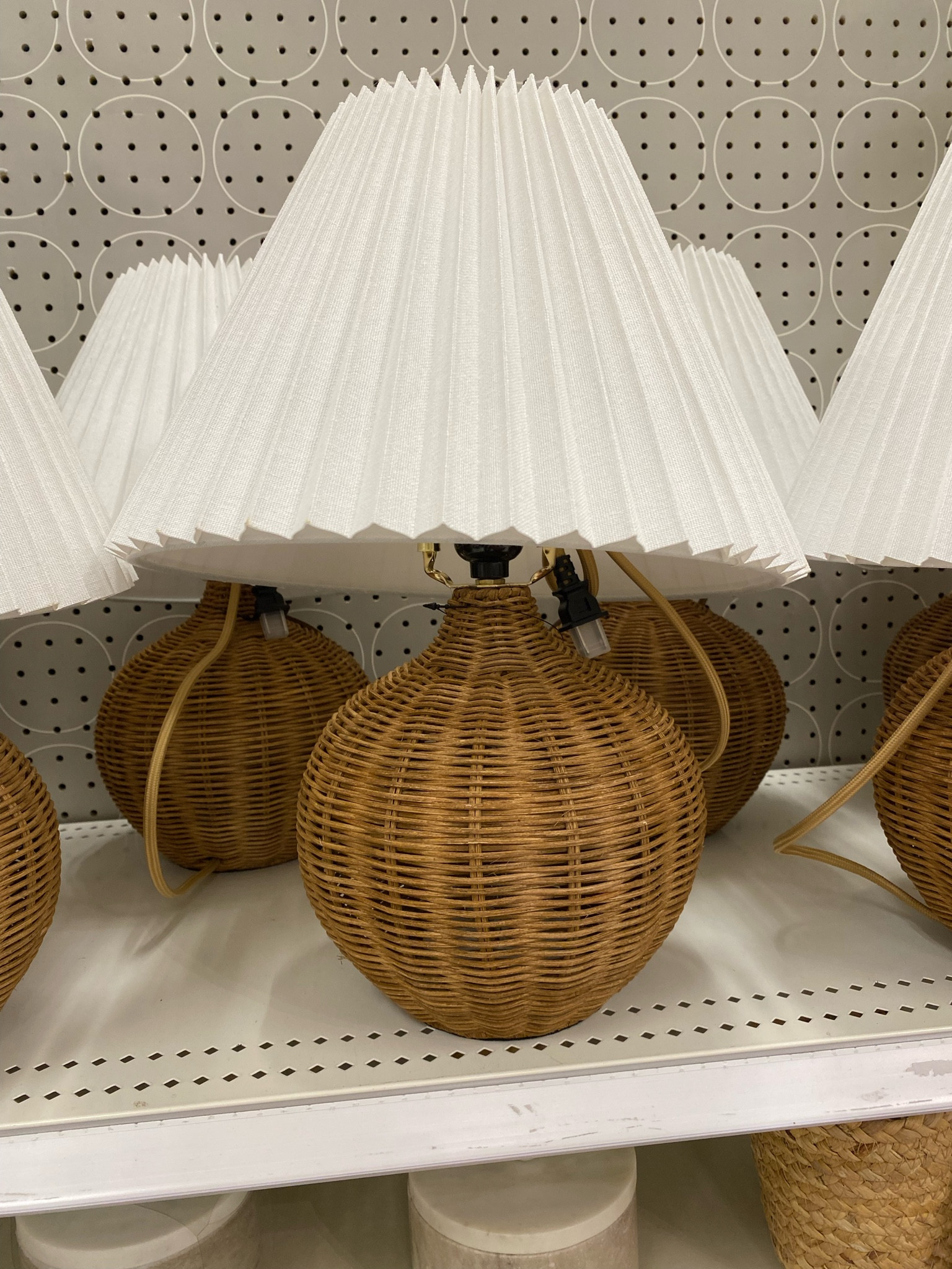 Fell in love with this studio McGee lamp at target! Would be perfect for an entry table 😍
#target #decor #homedecor

#LTKSeasonal #LTKhome
