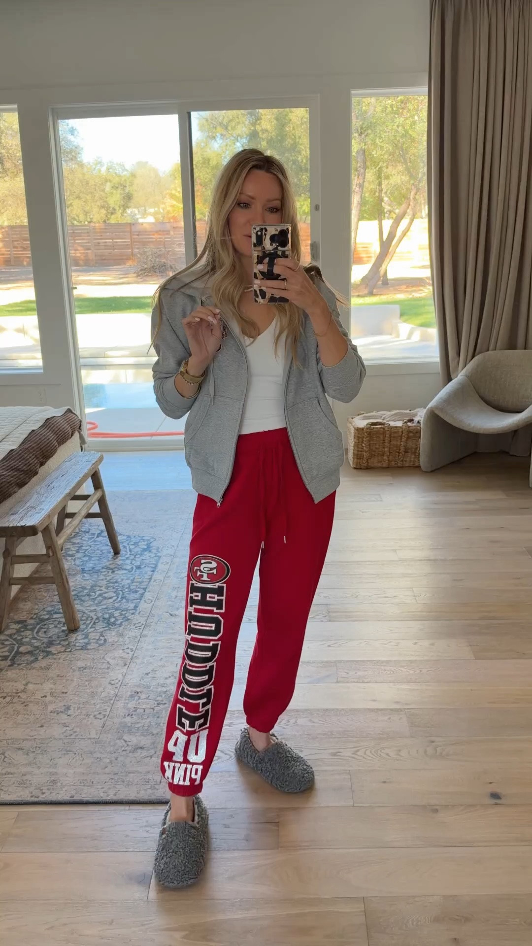 49ers comfy outfit 
Football outfit 
Size small
