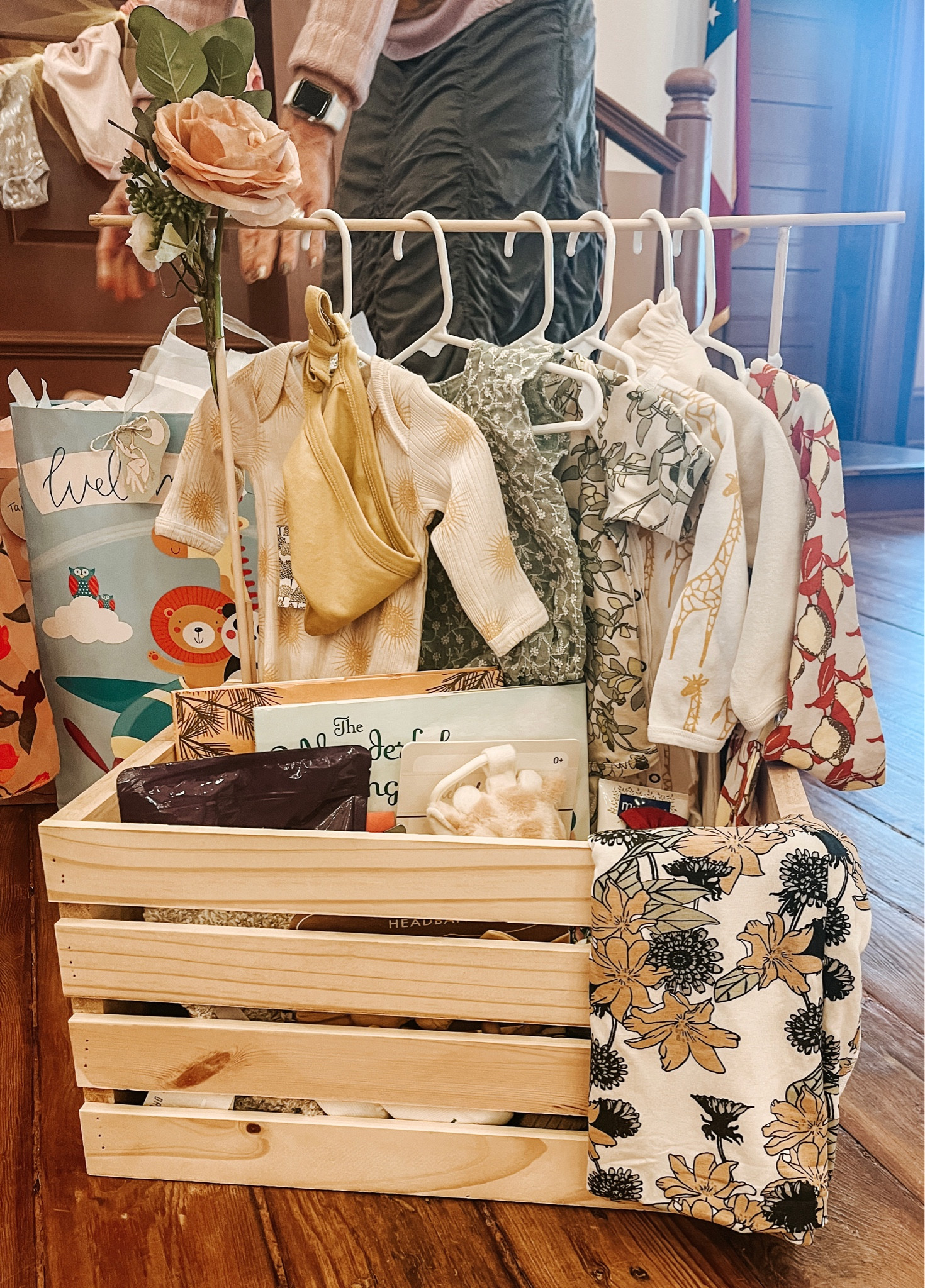 diy baby shower display gift 👶🏼🍼💐👗💕

#LTKbaby