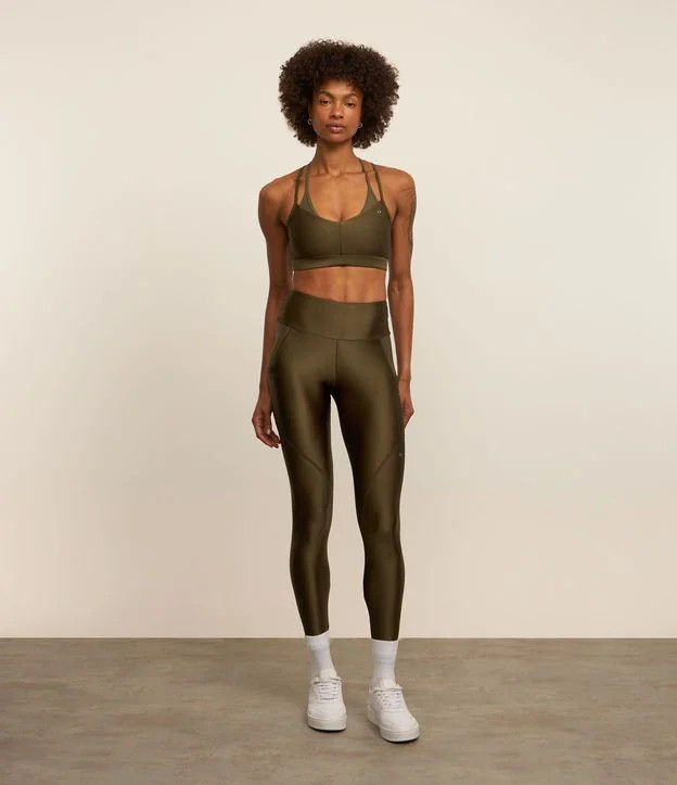 Calça Legging Esportiva em Microfibra com Efeito Metalizado e Bolso Verde - Lojas Renner | Renner (BR)