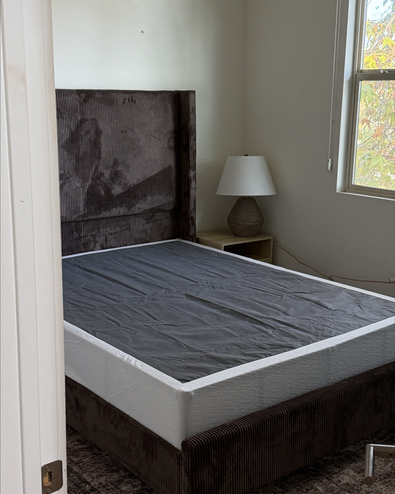 we finally have a guest bedroom!!!