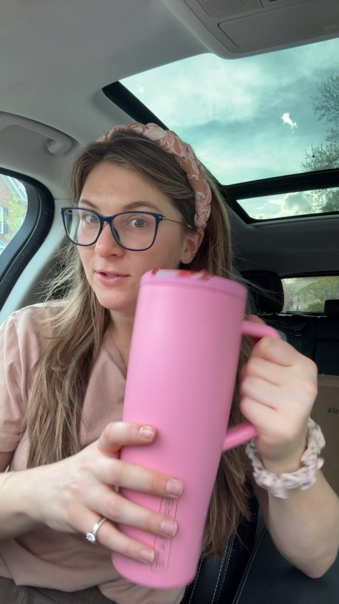 New brumate water bottle bubble gum pink 
Has a stainless steel straw so non toxic water bottle and no plastic 
Brumate era flip 


#LTKfitnessgoals #LTKselfcare #LTKdayinmylife