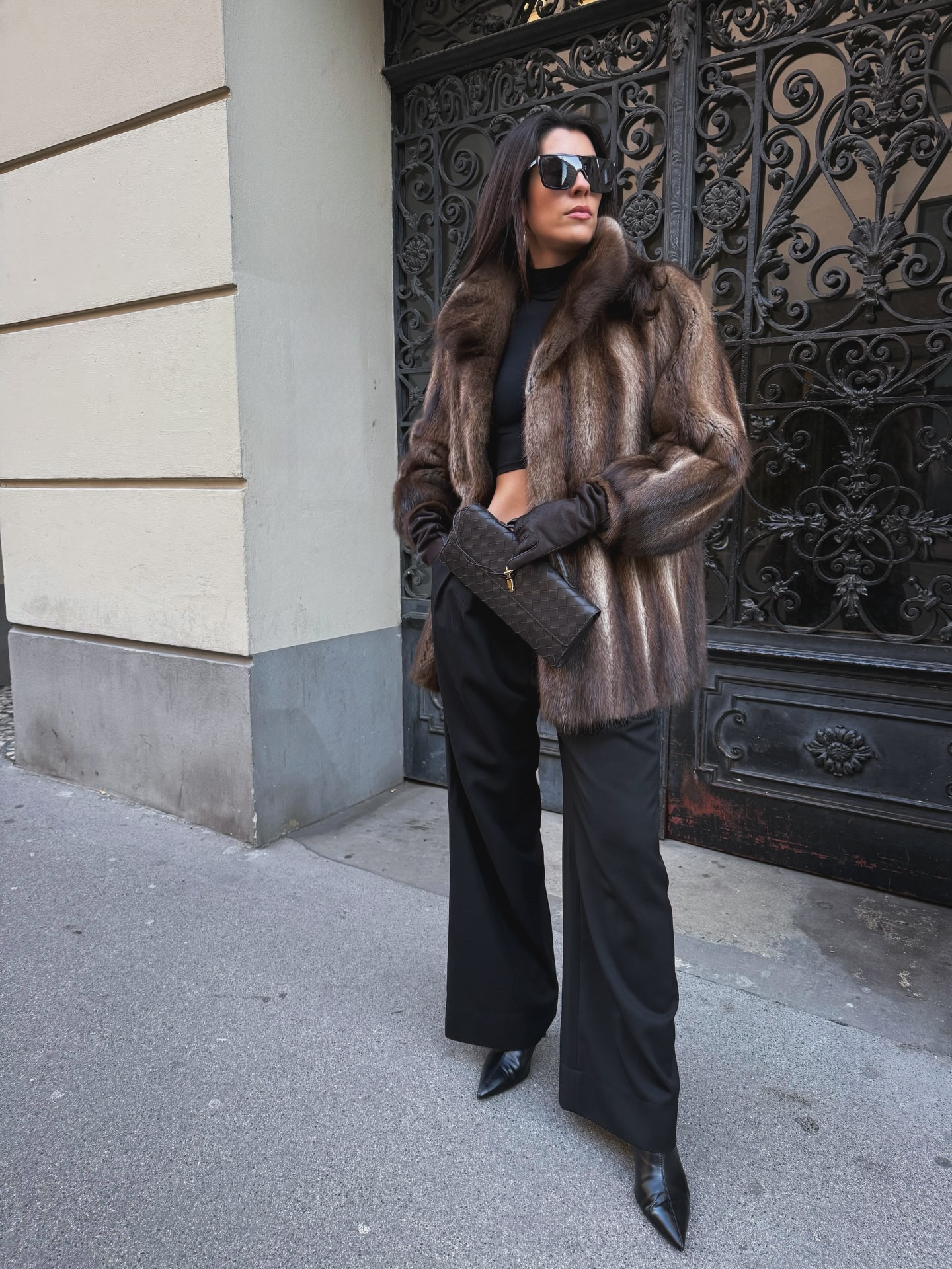 Coat season is on 🖤🤎

#fur #furcoat #wardrobenyc #winter #cozy #winterwear #coatseason #coats