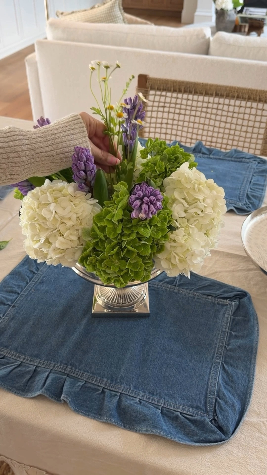 #ad Stop overthinking Mother’s Day brunch. Here’s the formula: silver everything + fresh flowers + @Wayfair prices that make it all possible. 🌸 From the urn to the ice bucket to that gorgeous heirloom-looking tray — Wayfair has every piece you need to pull this off without breaking the bank. She deserves the best. Go get it. 🥂✨

#WayfairPartner  #Wayfair