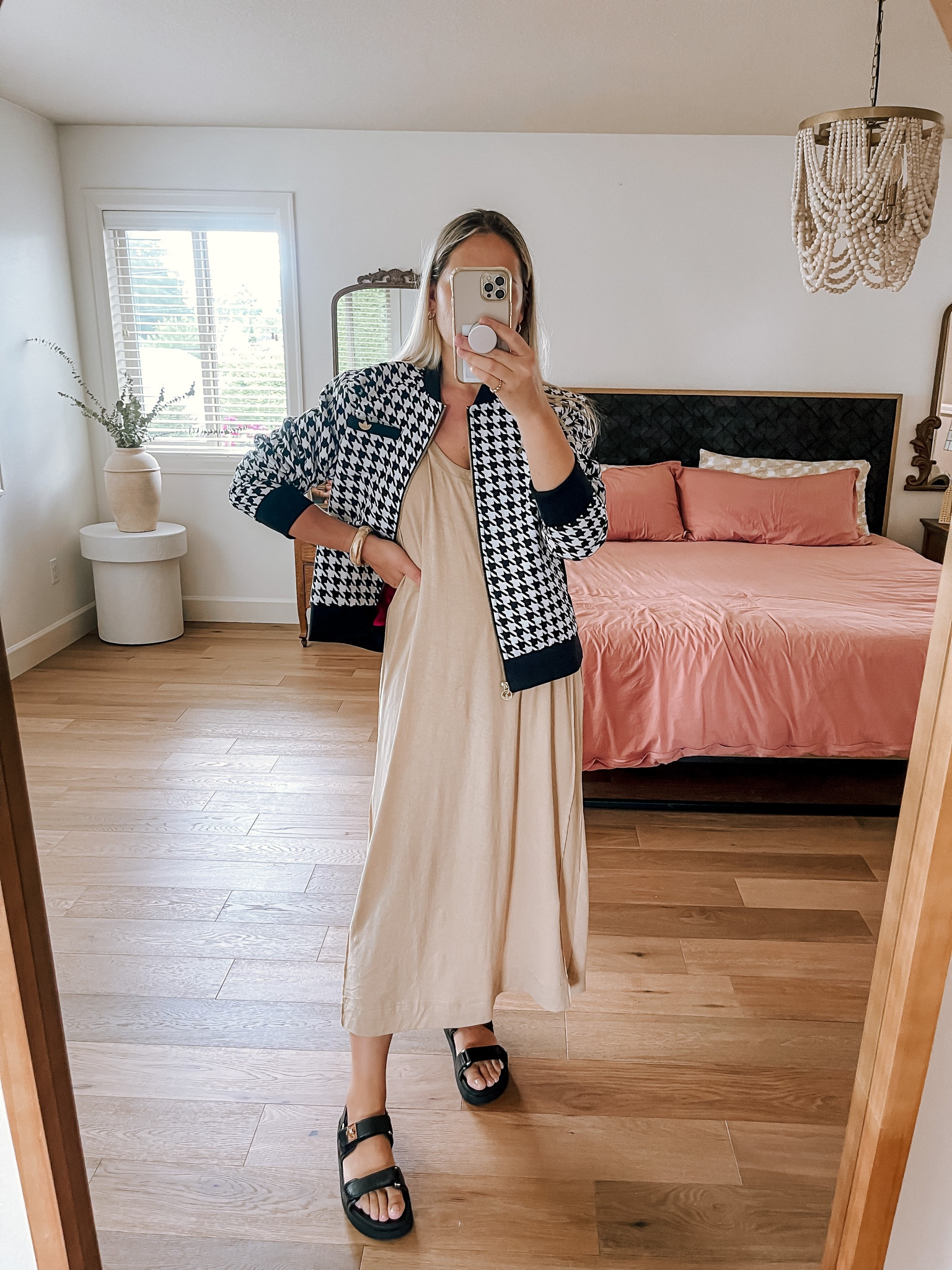 Wearing this jacket over and over again 🖤🤍

#houndstooth 

#LTKstyletip #LTKFind #LTKshoecrush