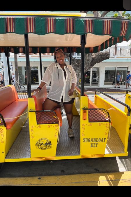 Trolly rides through Key West!
Top: H&M
Tank: Gap
Shorts: Gap
Sneakers: New Balance
Glasses: Amazon
Bag. Jacquemus

#LTKunder50 #LTKstyletip #LTKcurves