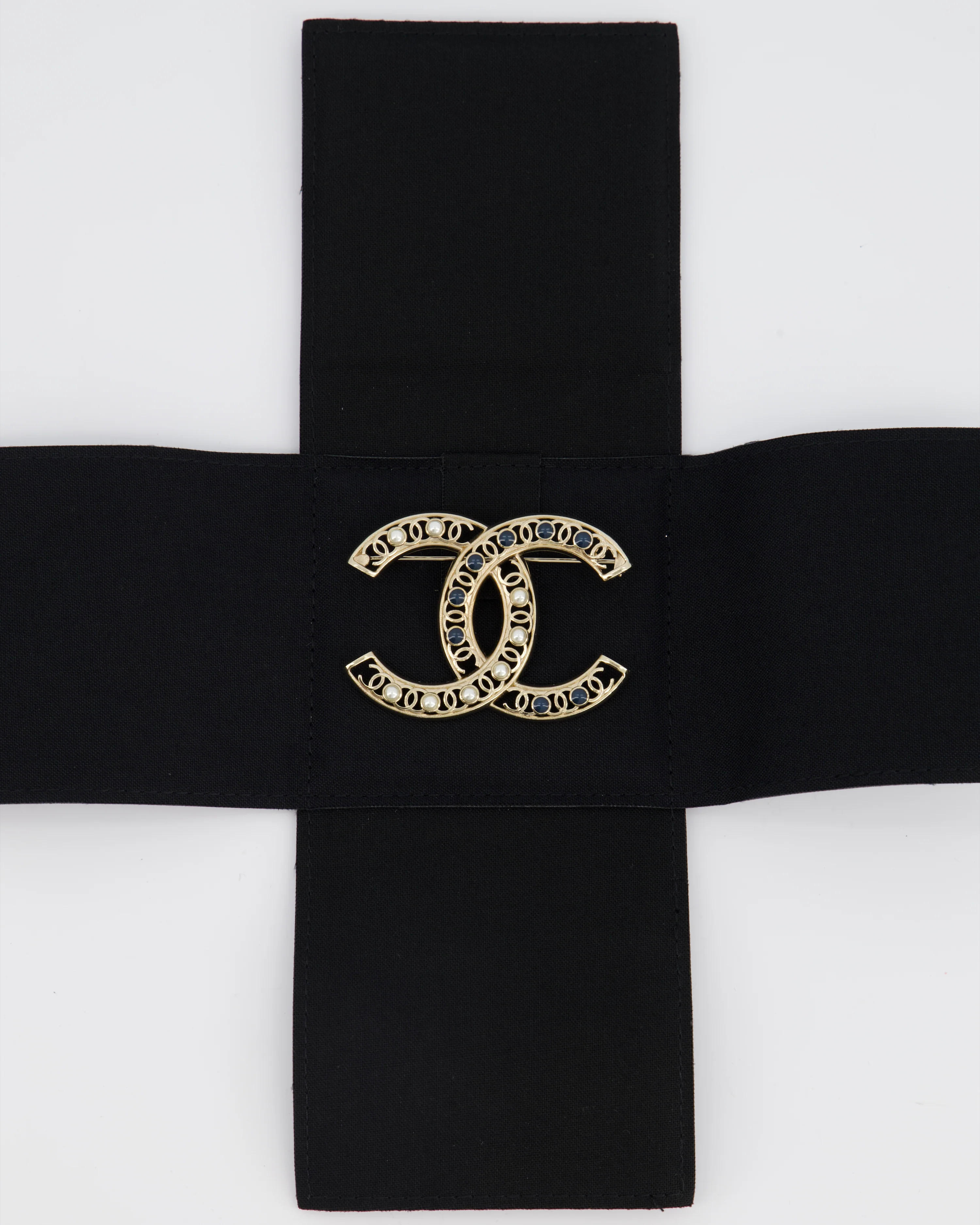 *HOT* Chanel Large CC Pearls and Blue Crystals Brooch with Champagne Gold Hardware&nbsp; | Sellier Affiliate Program