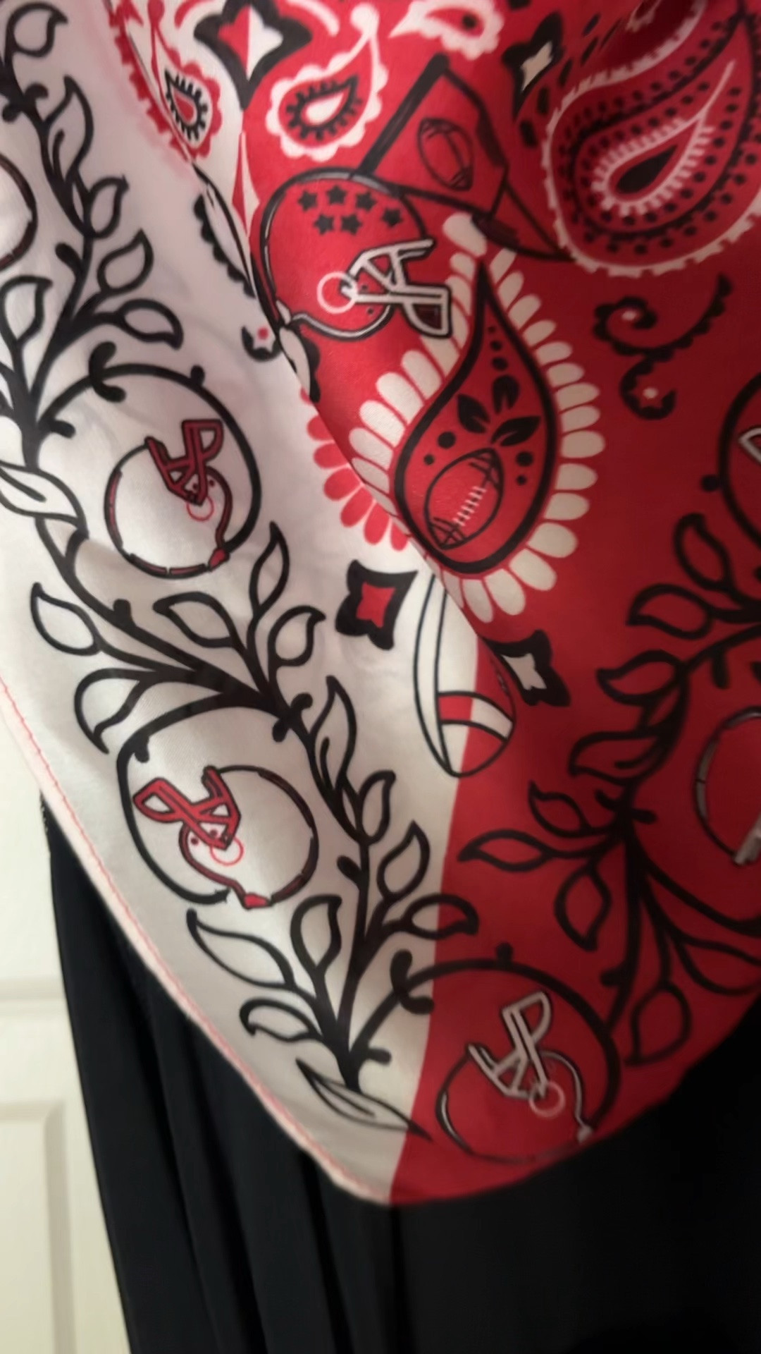 Comes in lots of colors! This $15 Target scarf is seriously so perfect! It’s silky and drapes great. Perfect little something to add to your Gameday ❤️🖤