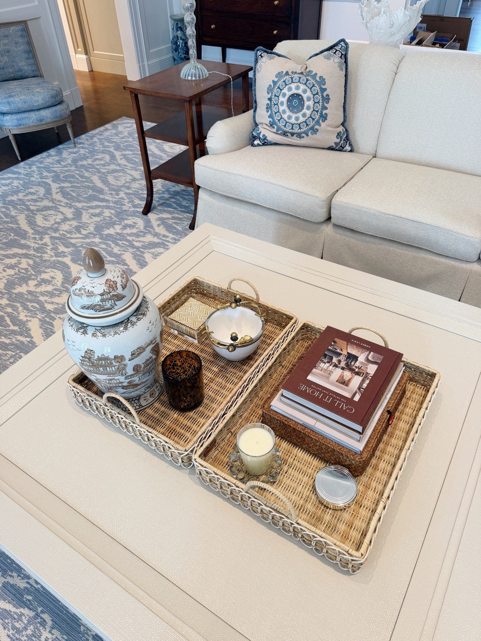 My mother updated her coffee table for moving into the fall and September! 🤎
