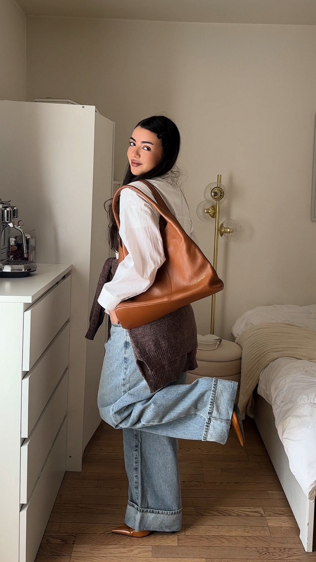 Another day another fit 🤍🩵🤎
Details 
Jeans : @edikted 
Shirt : @zara 
Sweater : @roschic_boutique 
Shoes : @shopcider 
Bag : @maisonheritageofficiel 
.
.
.
.
.
.
.
#grwm #outfitinspo #outfitideas #winterstyle #winterfashion capsulewardrobe casuallook casualchic zara hm aesthetic lookbook lookdujour outfitdiaries minimalstyle winteressentials timelessfashion ootd