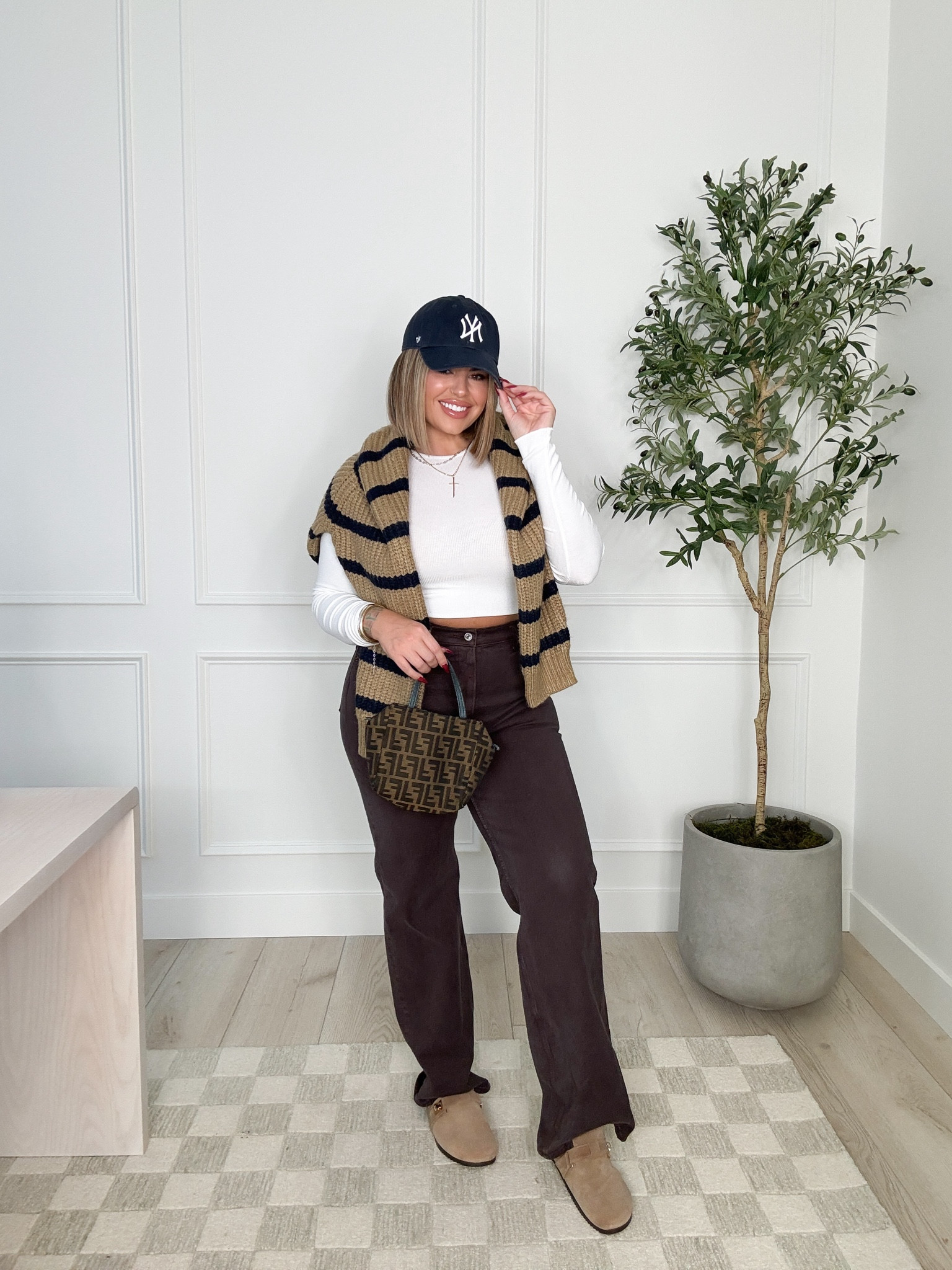 Jeans 31 L 
Sweater L 
Top M 
#abercrombie #midsize #jeans #denim 

#LTKMidsize #LTKFindsUnder100 #LTKFindsUnder50