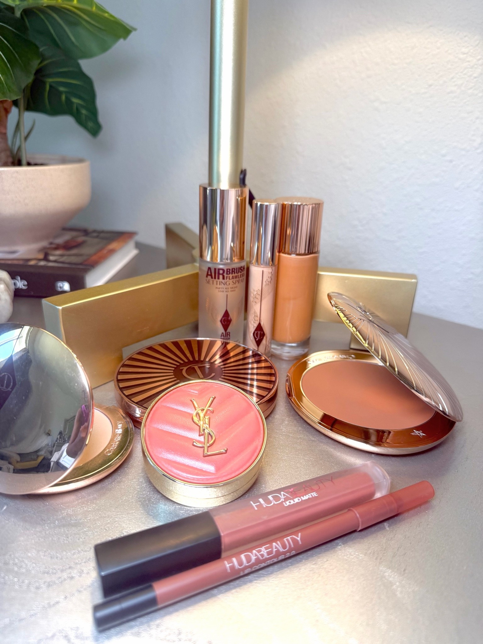 Mis favoritos de maquillaje del momento. Estos son los productos que uso con más frecuencia para conseguir una piel luminosa, un maquillaje duradero y un acabado natural. ¡Espero que encuentres un nuevo favorito! 🤍


#LTKBeauty #LTKFinds #BeautyFavorites #MakeupFavorites #Sephora #CharlotteTilbury #HudaBeauty #YSLBeauty #MakeupEssentials #BeautyCreator #Deonelysm