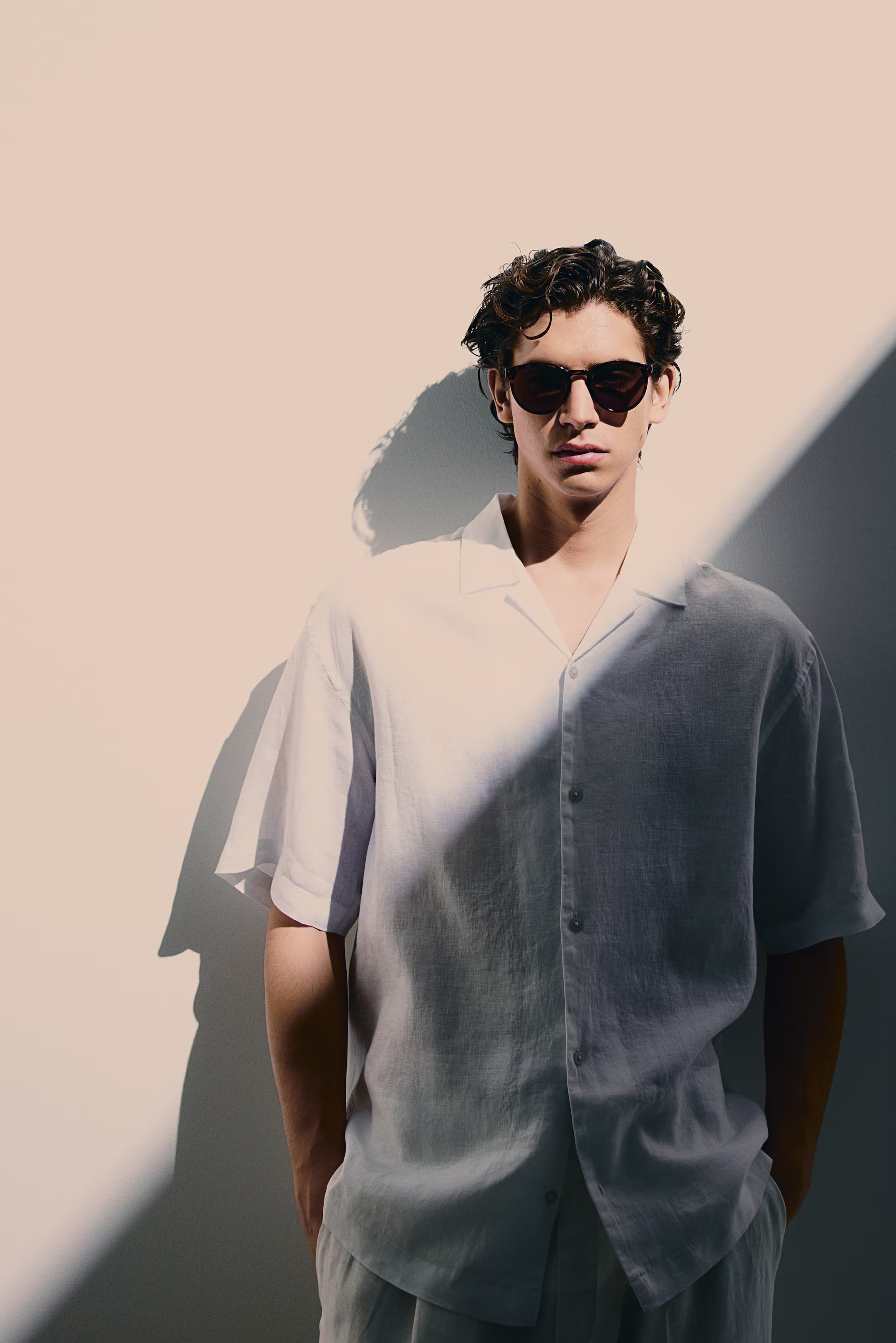Relaxed Fit Linen Resort Shirt - Short sleeve - Regular length - Navy blue - Men | H&M US | H&M (US + CA)
