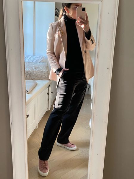 Pink shoes and jacket on a total black outfit is the perfect transitioning from winter to spring 

#LTKstyletip #LTKworkwear #LTKFind