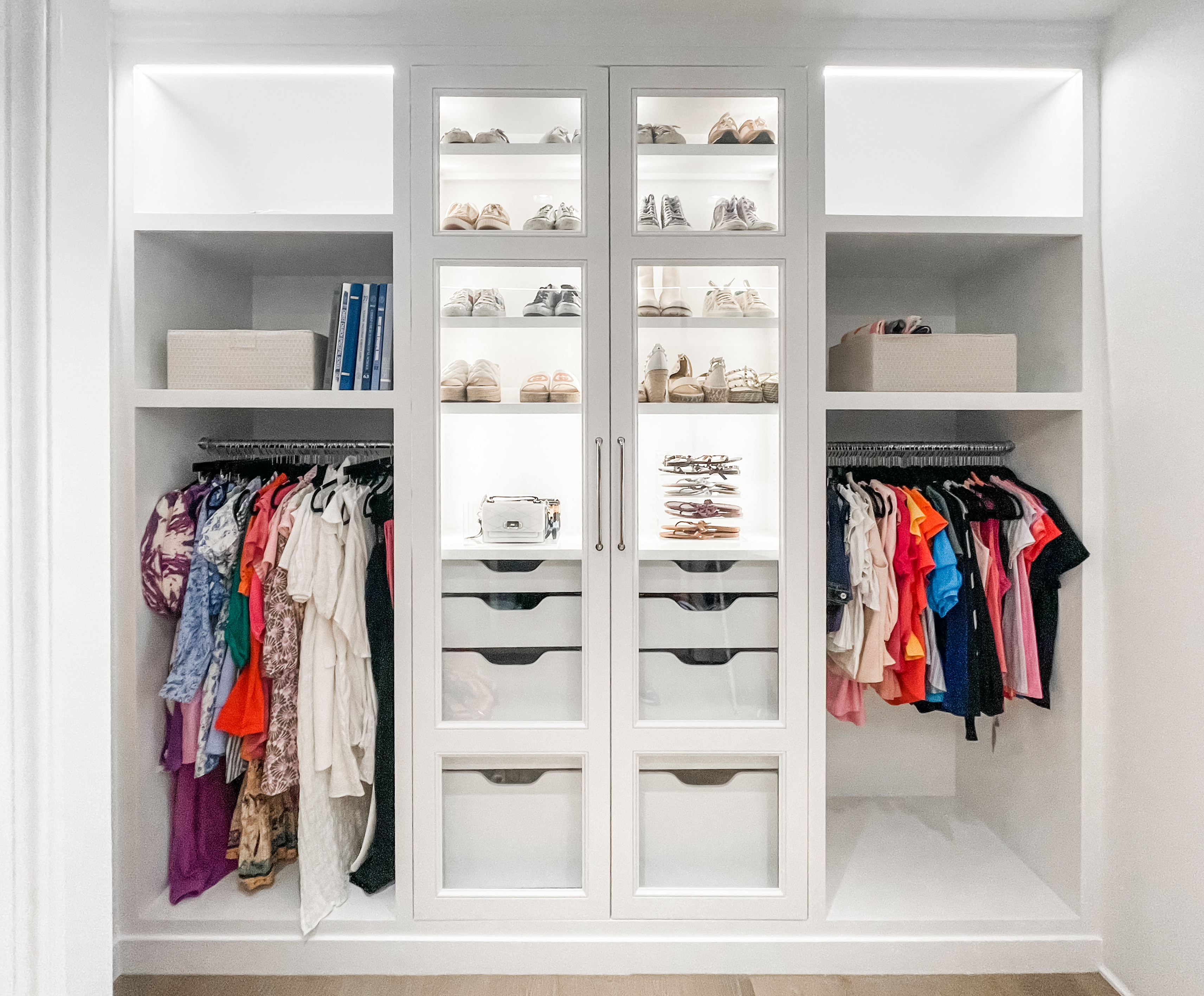 We love creating beautiful closets. 😍 If you want yours to feel like you're walking into your own personal boutique, DM us! 

 