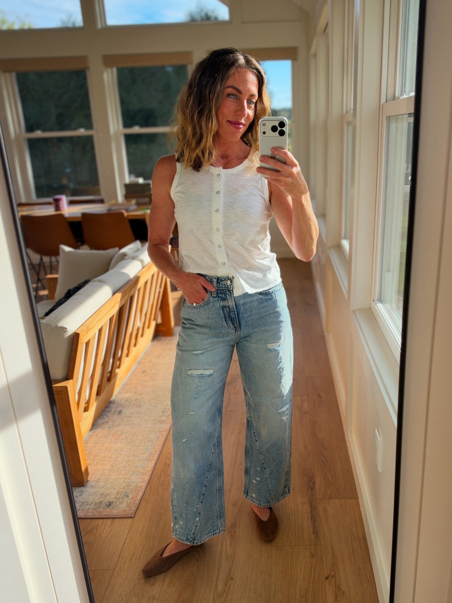 Jeans are an 0 short. I wear a size 25 in Levi’s for reference.
I am 5’3”. Short inseam length is 28”. Regular is 30”.