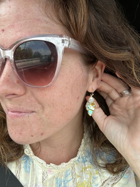 Kendra Scott gold white earrings on sale 

#LTKSaleAlert #LTKGiftGuide