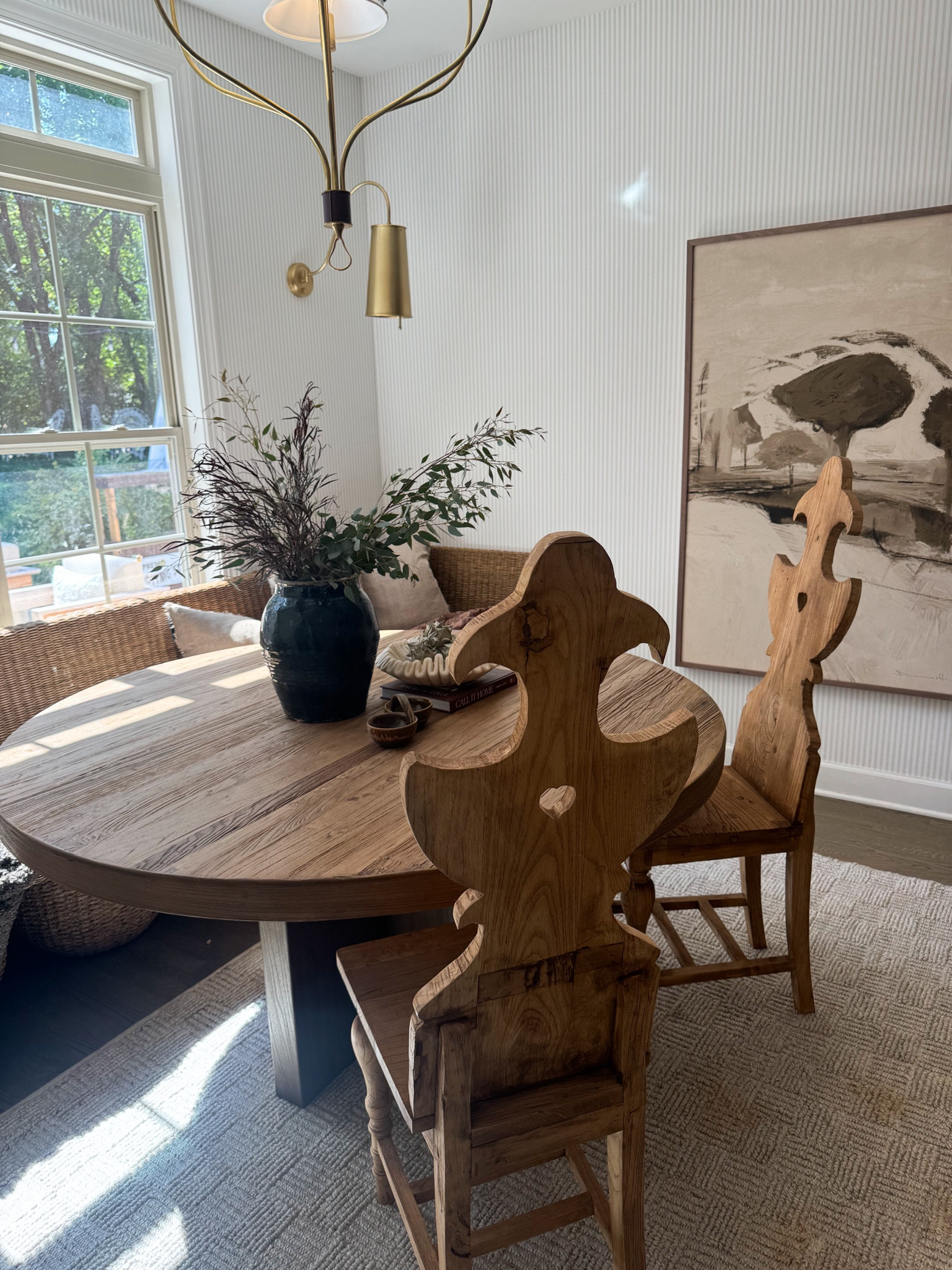 Hunter & Cameron’s Café Nook 

chairs and pot- vintage 
Linked everything else! 

#LTKHome #LTKStyleTip