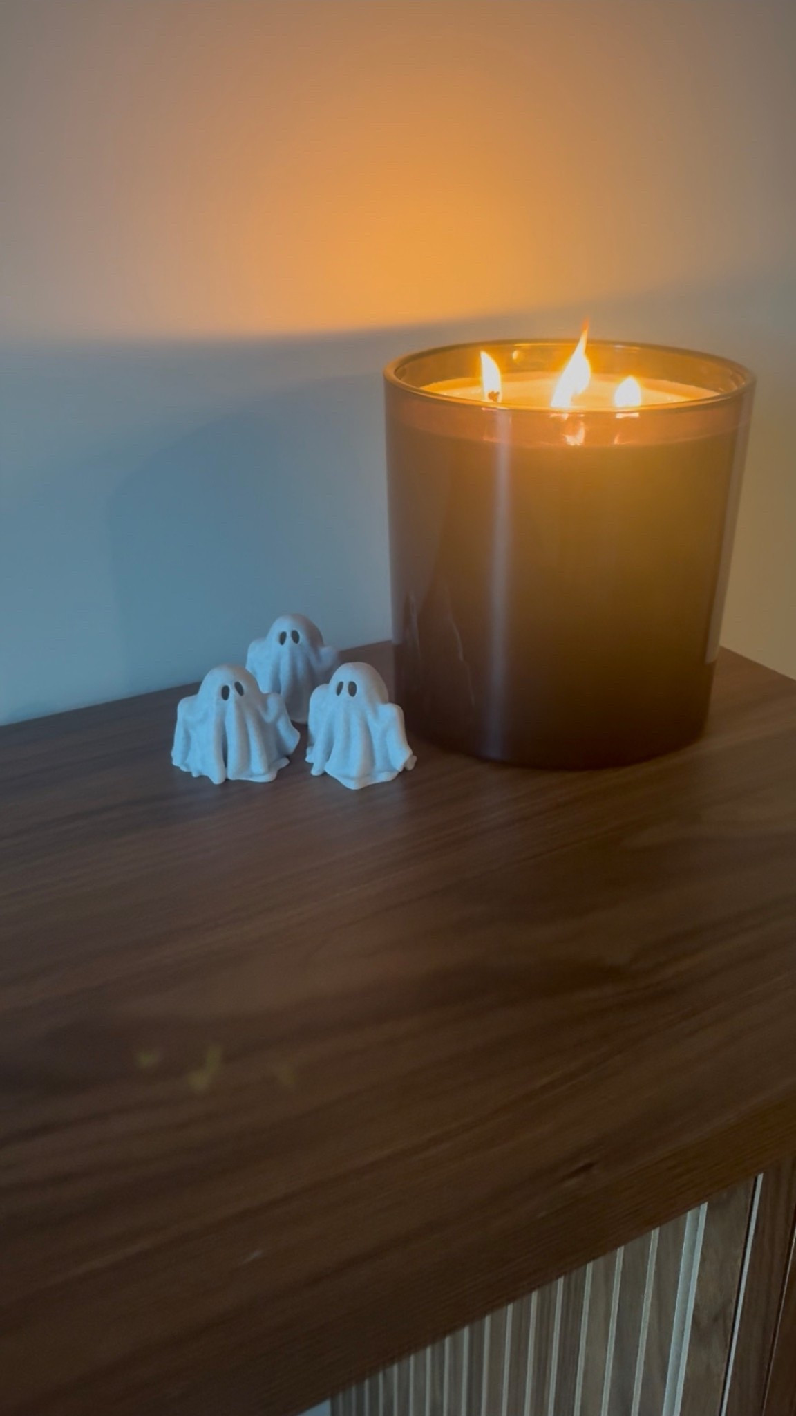 This thing is huge! Super high quality, smells like fall, and a great price  