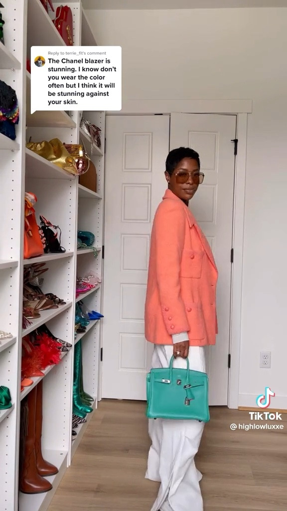 A splash of color in the winter! #OOTD #Blazer #Cargopants



#LTKstyletip #LTKfit #LTKSeasonal