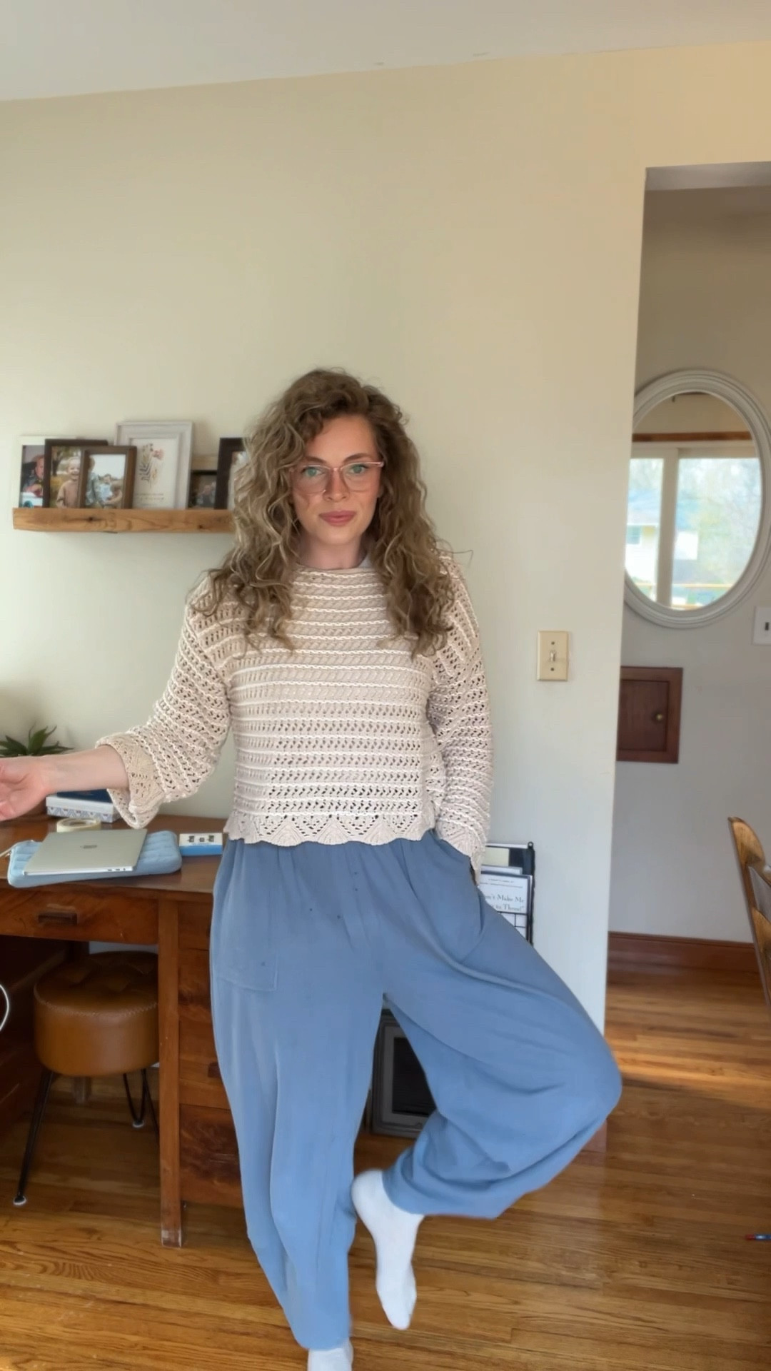 Cozy mom fit of the day 🥰 size medium in everything! 

Watching the video back and realizing I still had the tags on the shirt! LOL. Don’t worry, they are off now 🤣