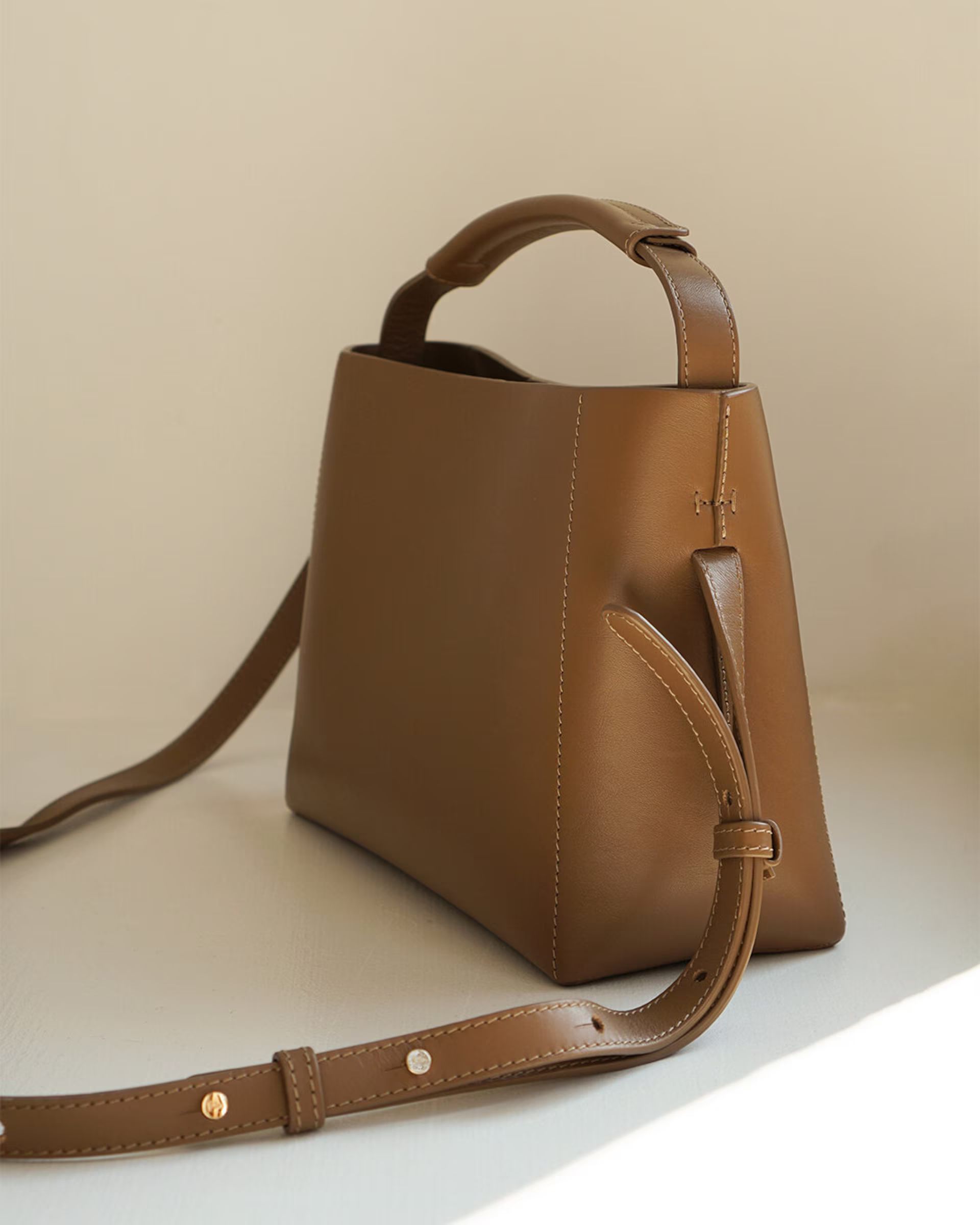 Hedda Midi Handbag Leather | Flattered