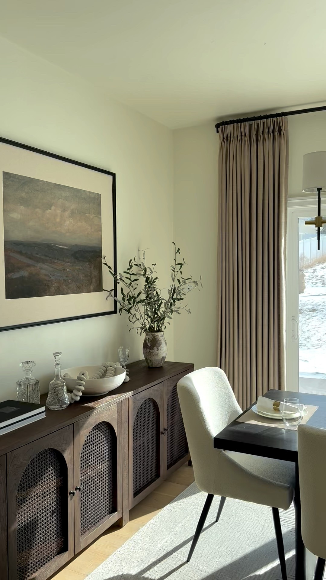 
Cozy dining room corner 

#LTKHome