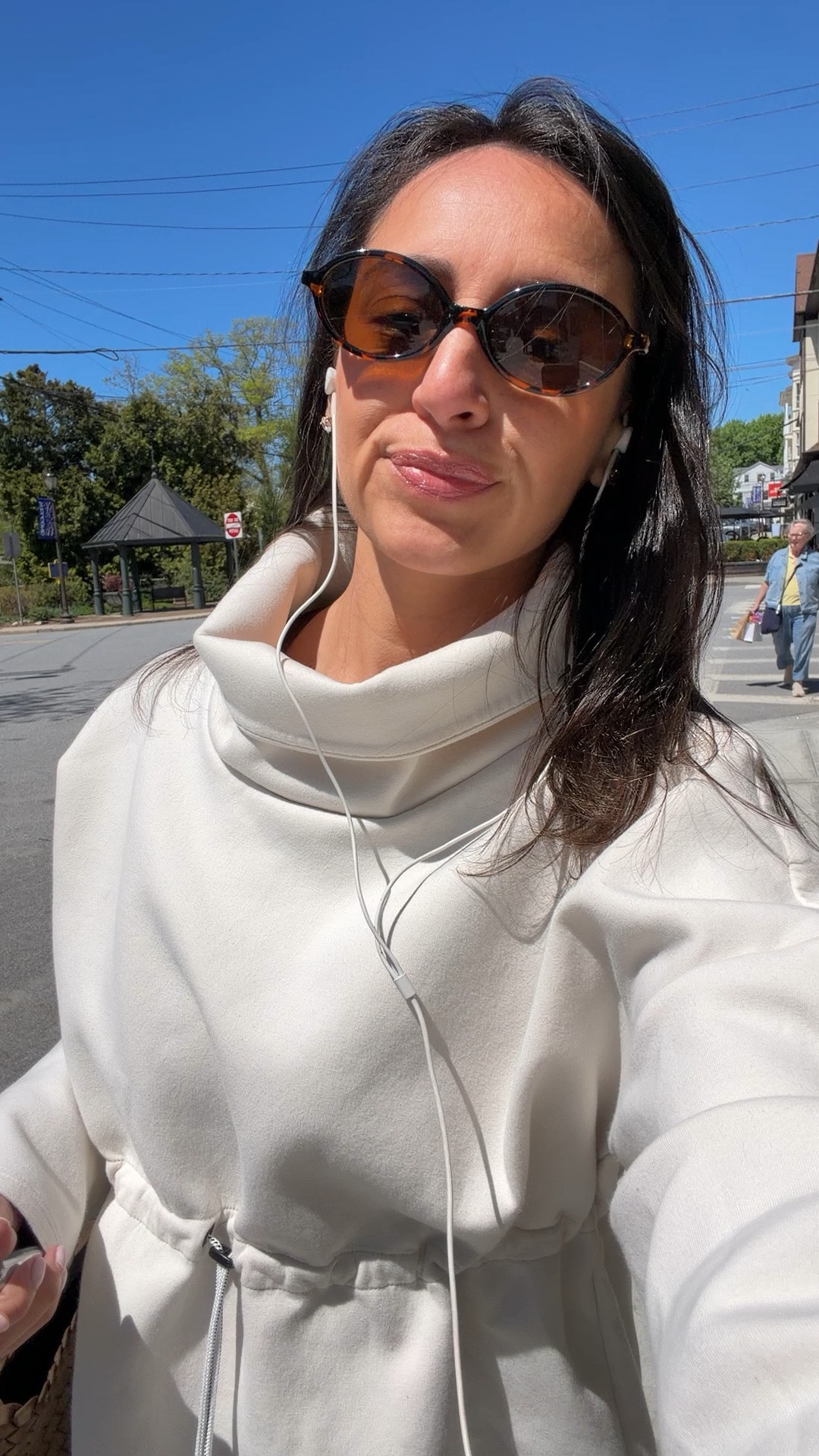 Casual spring outfit for working from a coffee shop

#LTKootd #LTKdayinmylife #LTKPetite