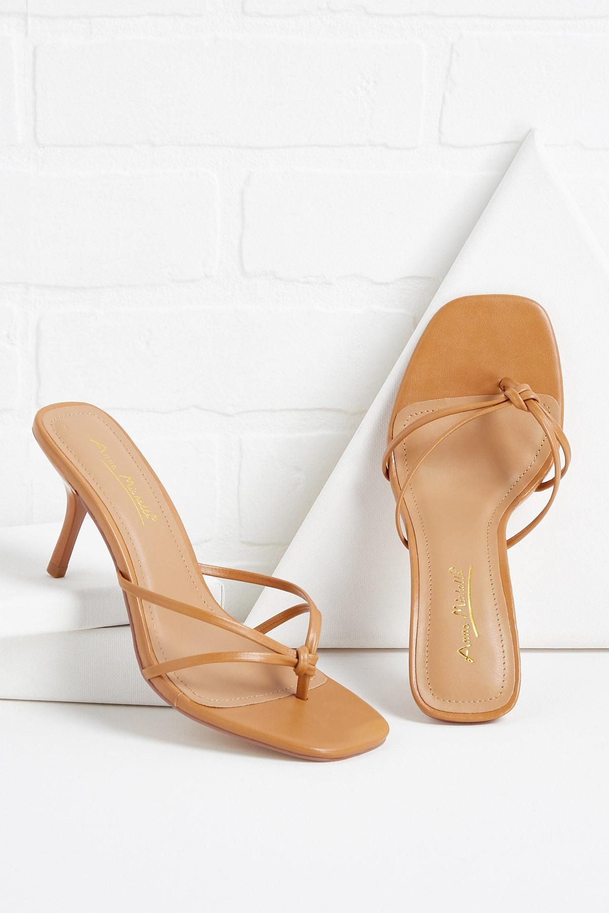 there or square heels | Versona