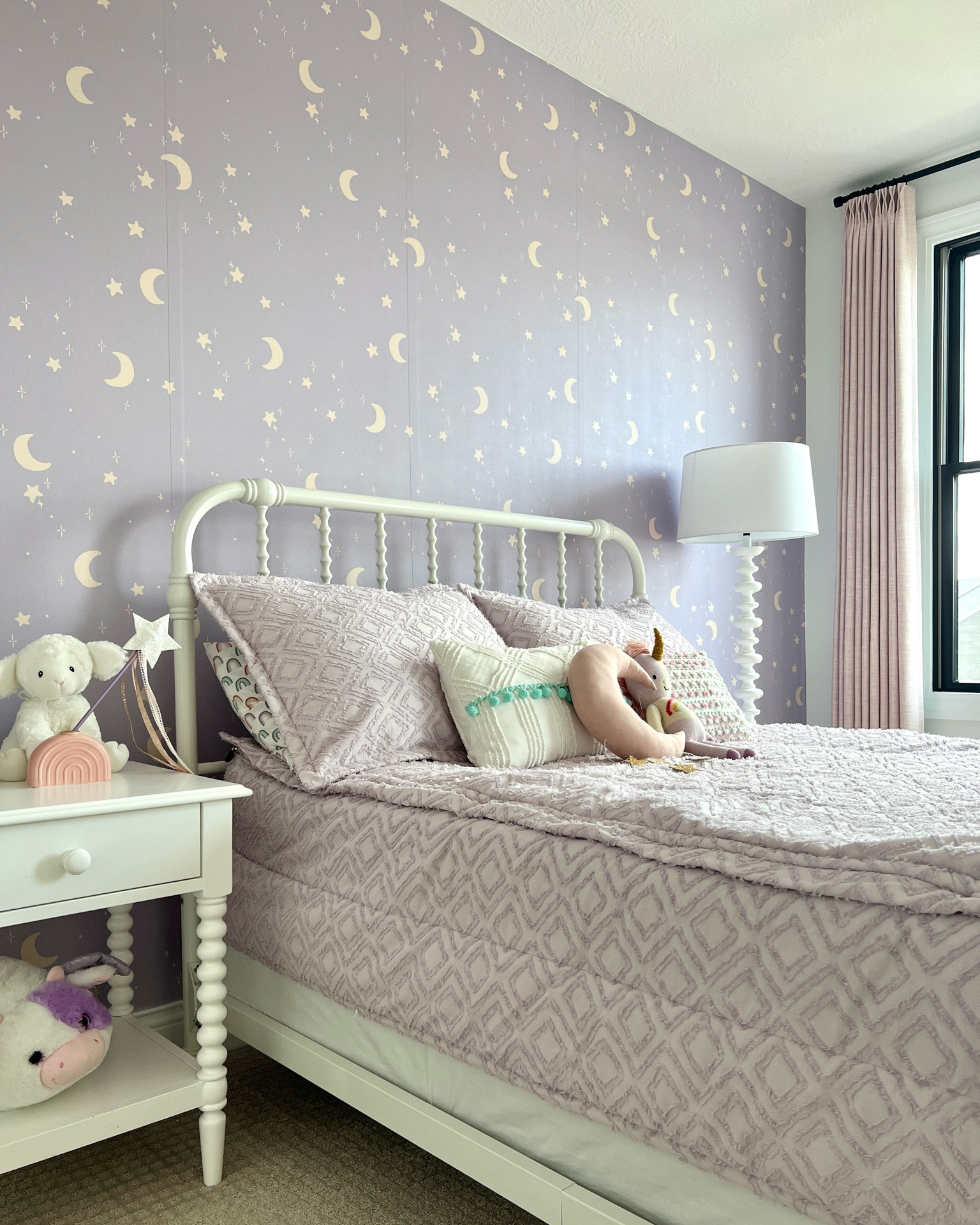 eclipse wallpaper 💜🌙💫✨

Jenny Lind bed, nightstand, dresser, and lamp! 