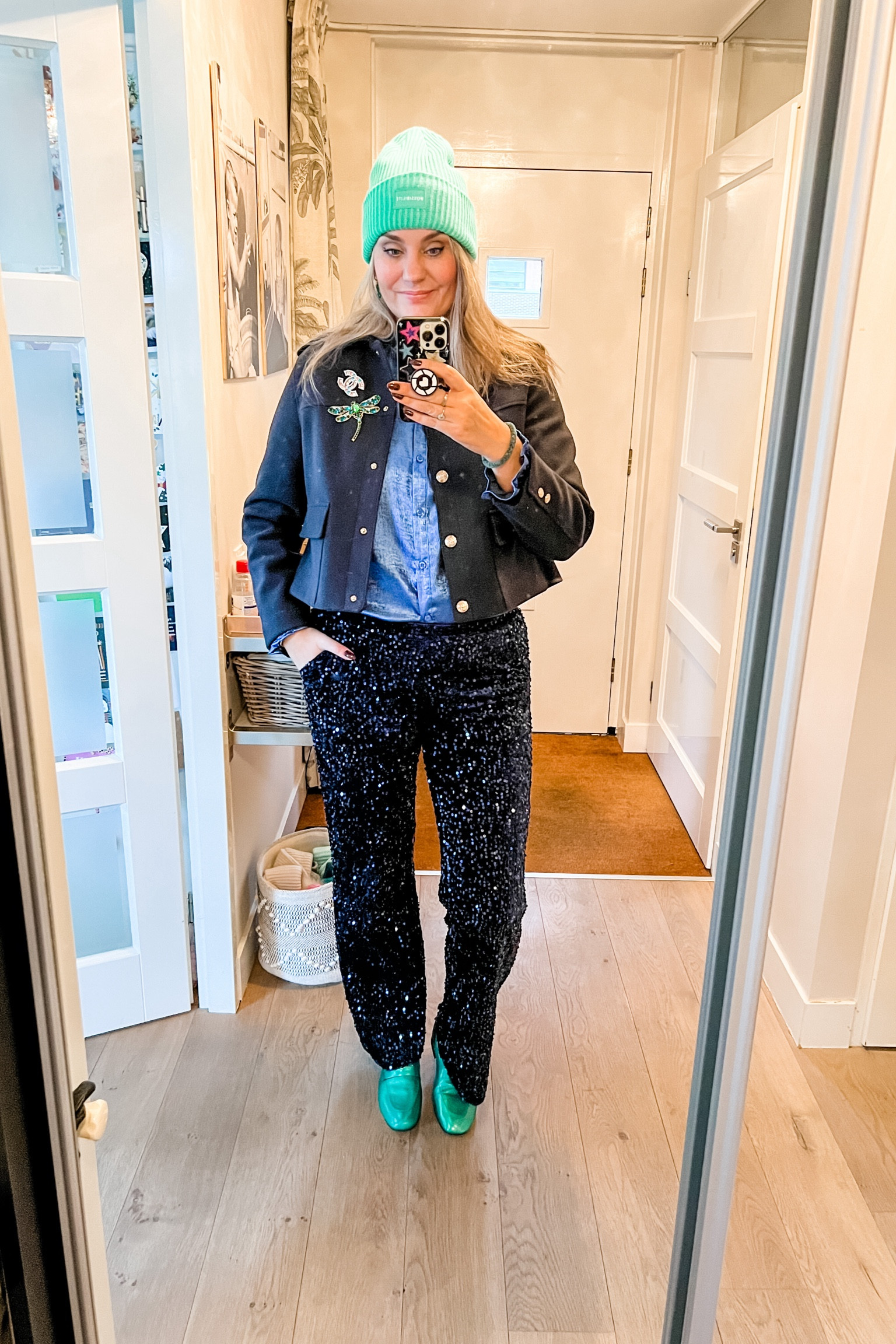 Ootd - Sunday 🎆🥂 cropped navy blue blazer (Zara, xl), blue metallic blouse (Azzurro through local boutique), navy blue velvet sequin trousers (local boutique), Gucci green loafers (Babouche tts). 



#LTKparties #LTKstyletip LTKFestiveSaleNL