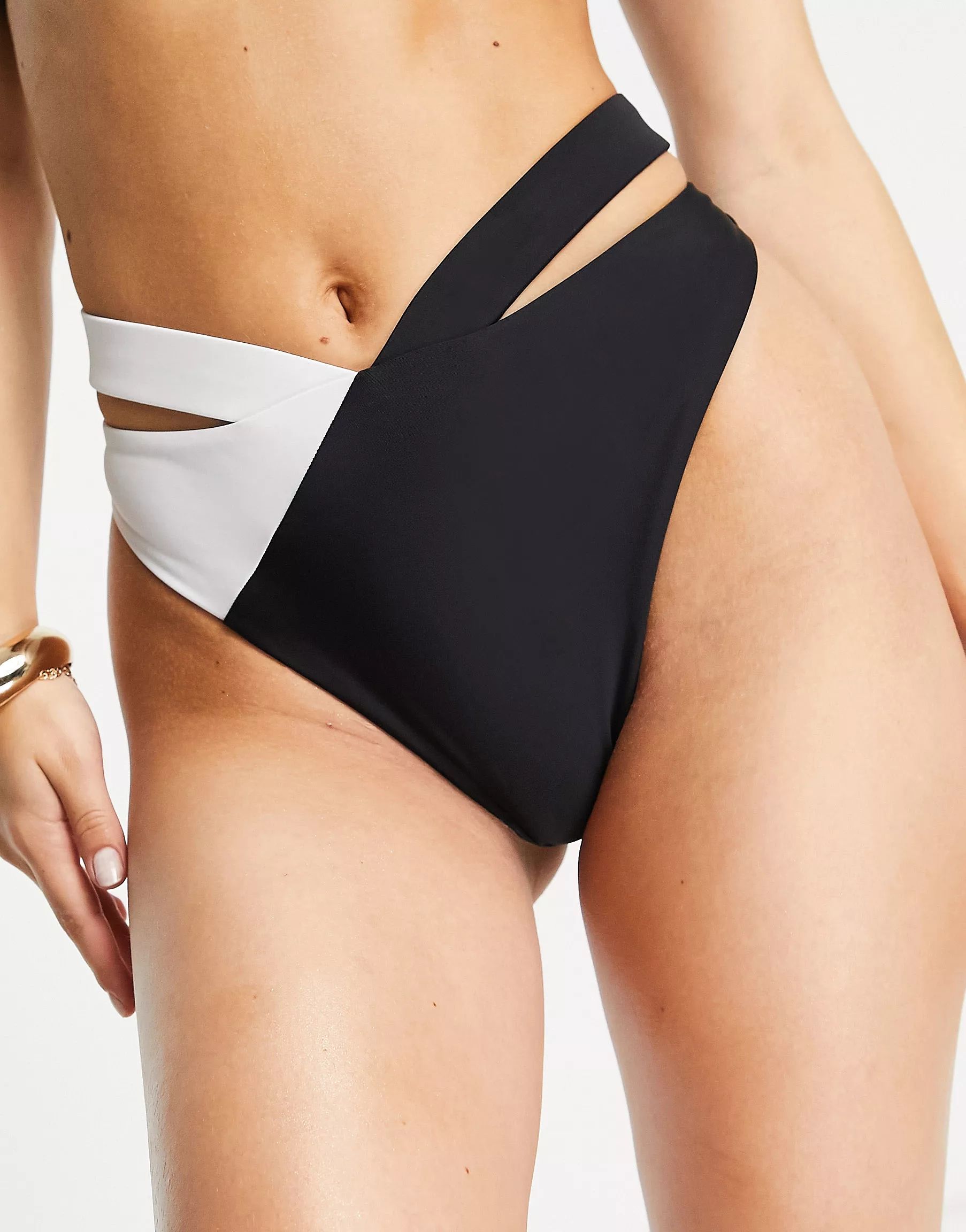 Pour Moi Freedom cut out V bikini bottom in monochrome | ASOS (Global)