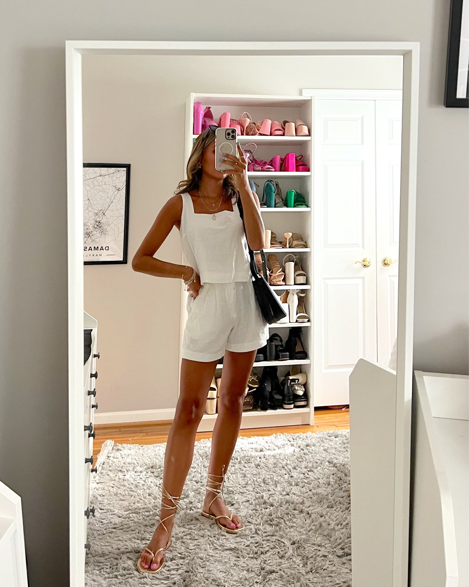 European summer capsule wardrobe with gap pieces. get 40% off everything + 50% off shorts right now. 🍝🇮🇹✨

wearing a XXSin this linen set 