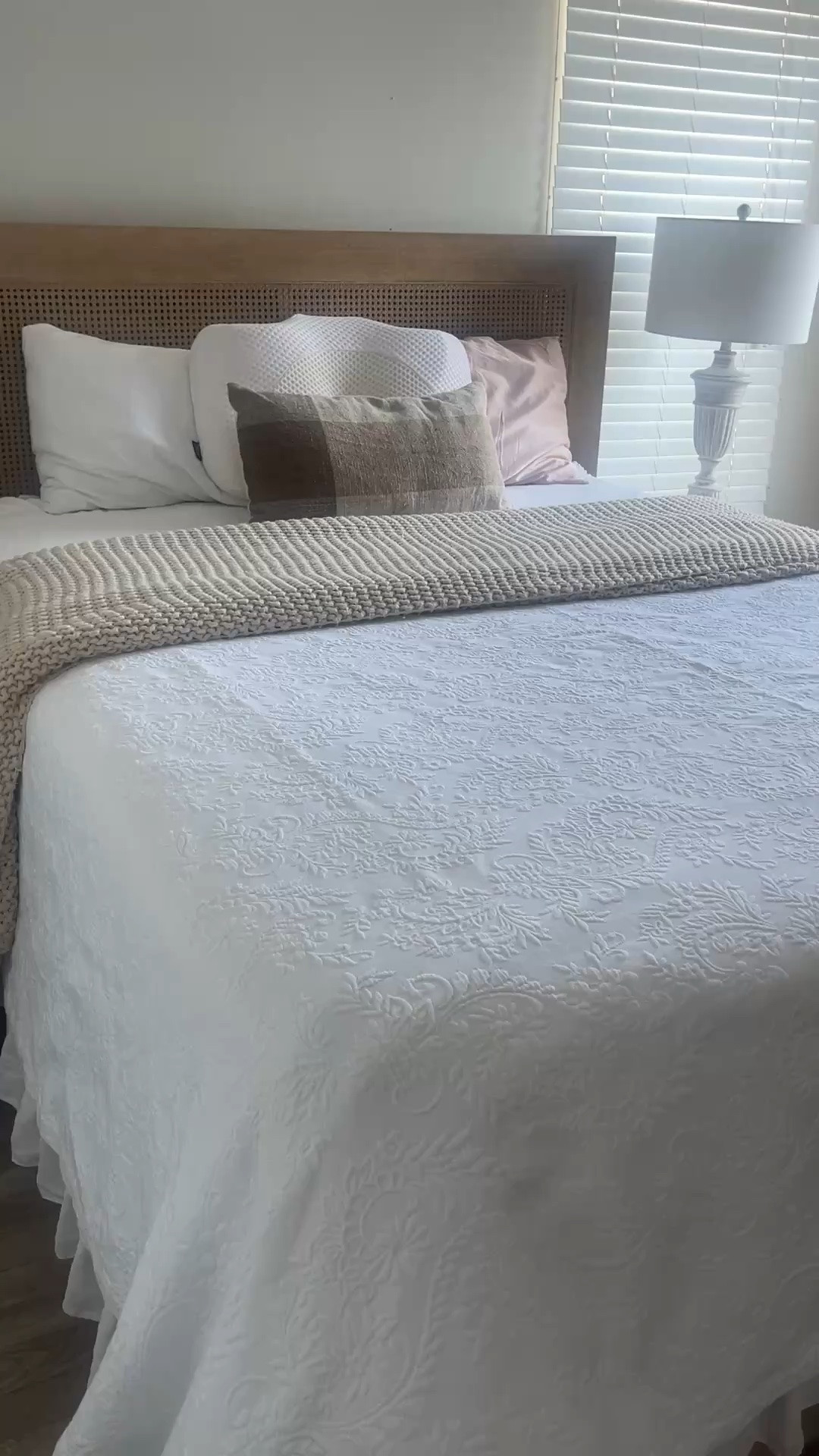 La cama de mi mamá está tan bonita. Aunque le falta acomodar ciertas cosas pero su cuarto ya va cambiando poco a poco. Me encantó el color claro de la cama. 

#motherhood #furniture #potterybarn

#LTKHome