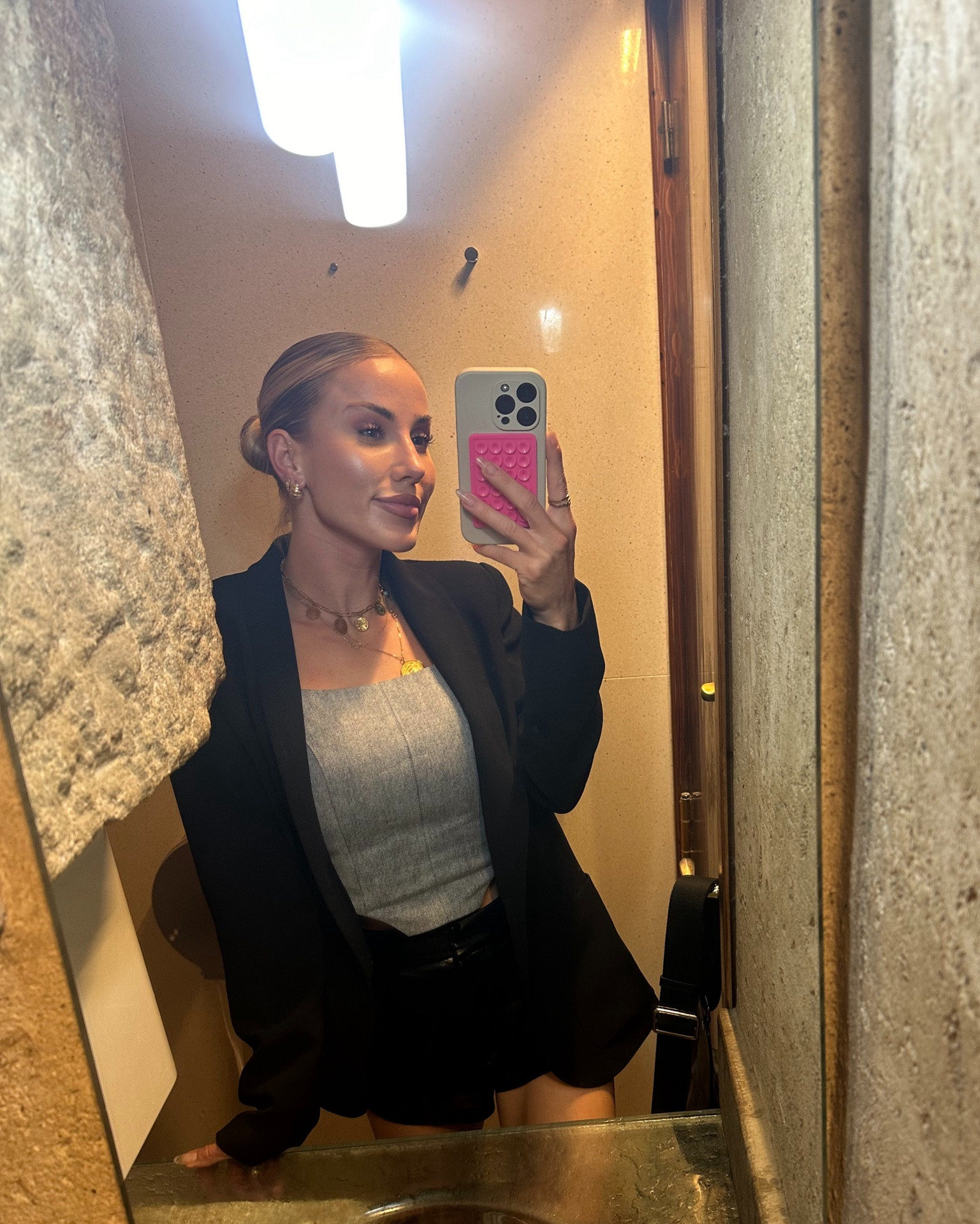 🖤🖤🖤 #blazerlook #sportlook #casualandsexy #travellook