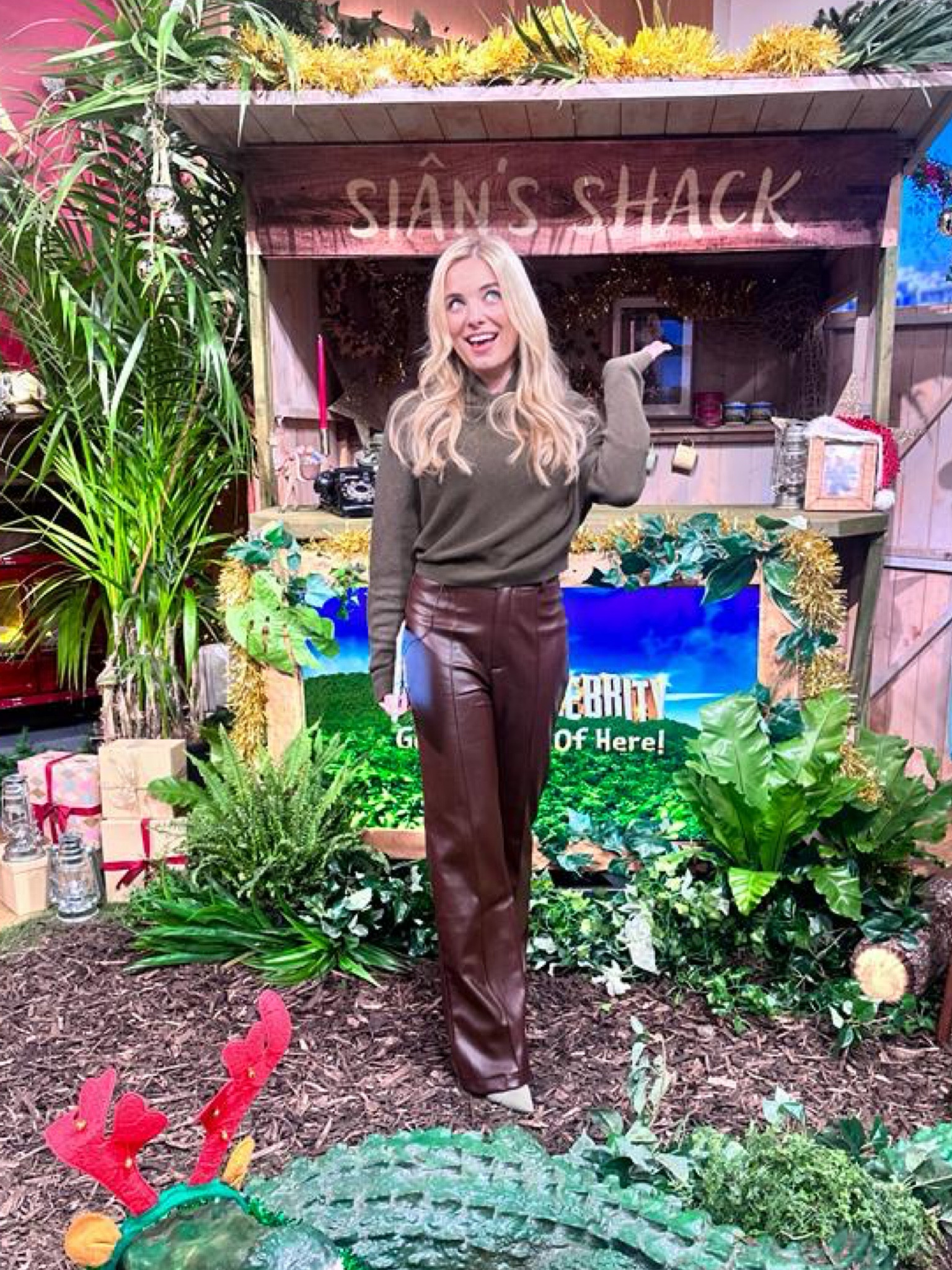 Neutral outfit, brown faux leather trousers, river island, ASOS, brown and green, green jumper, cosy outfit, winter style, autumn winter outfit 

#LTKSeasonal #LTKeurope #LTKstyletip