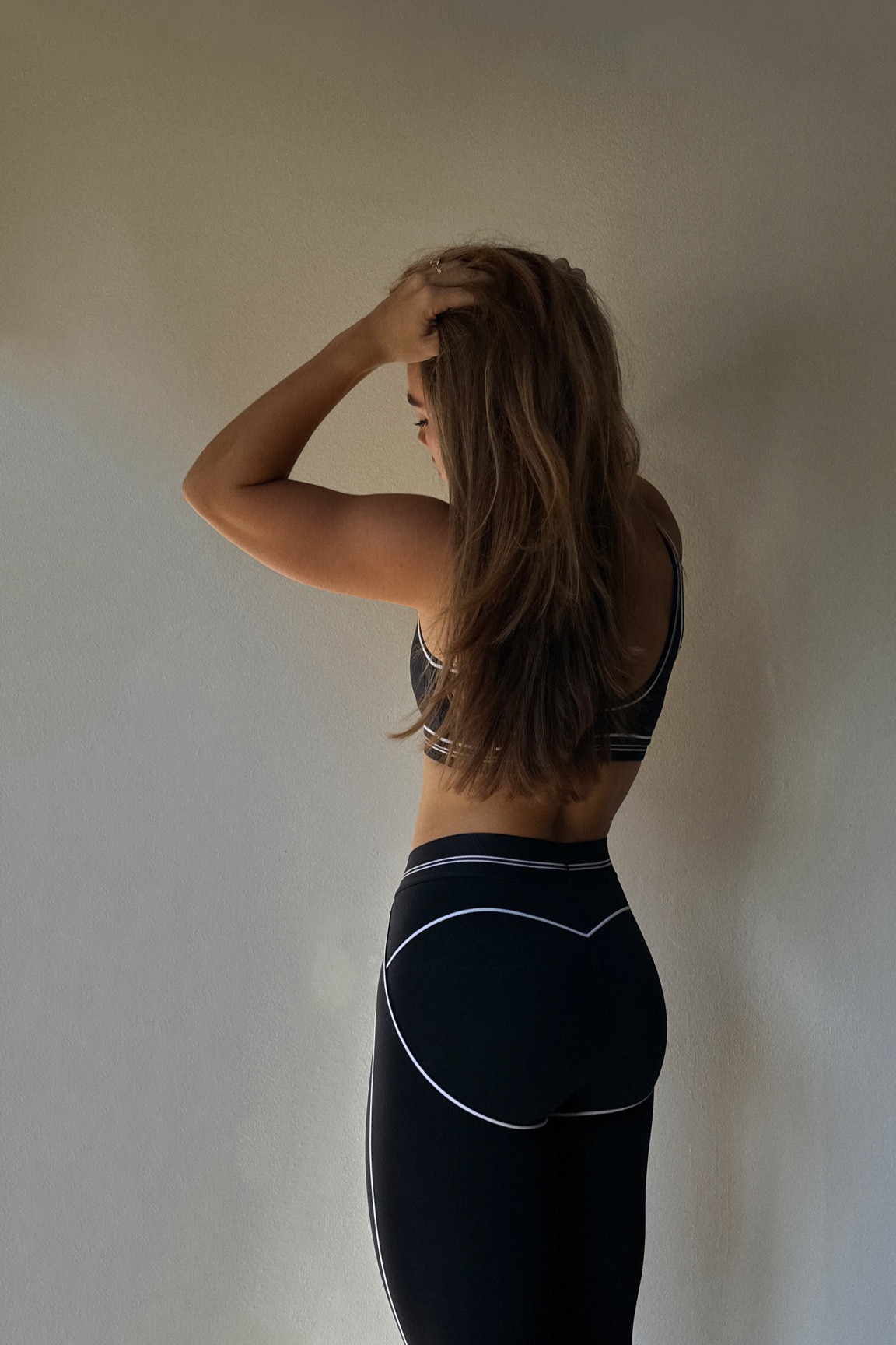 this @aloyoga set is everything 

wearing a small in both top and bottom 

#alo
#aloyoga 
#alopartner 